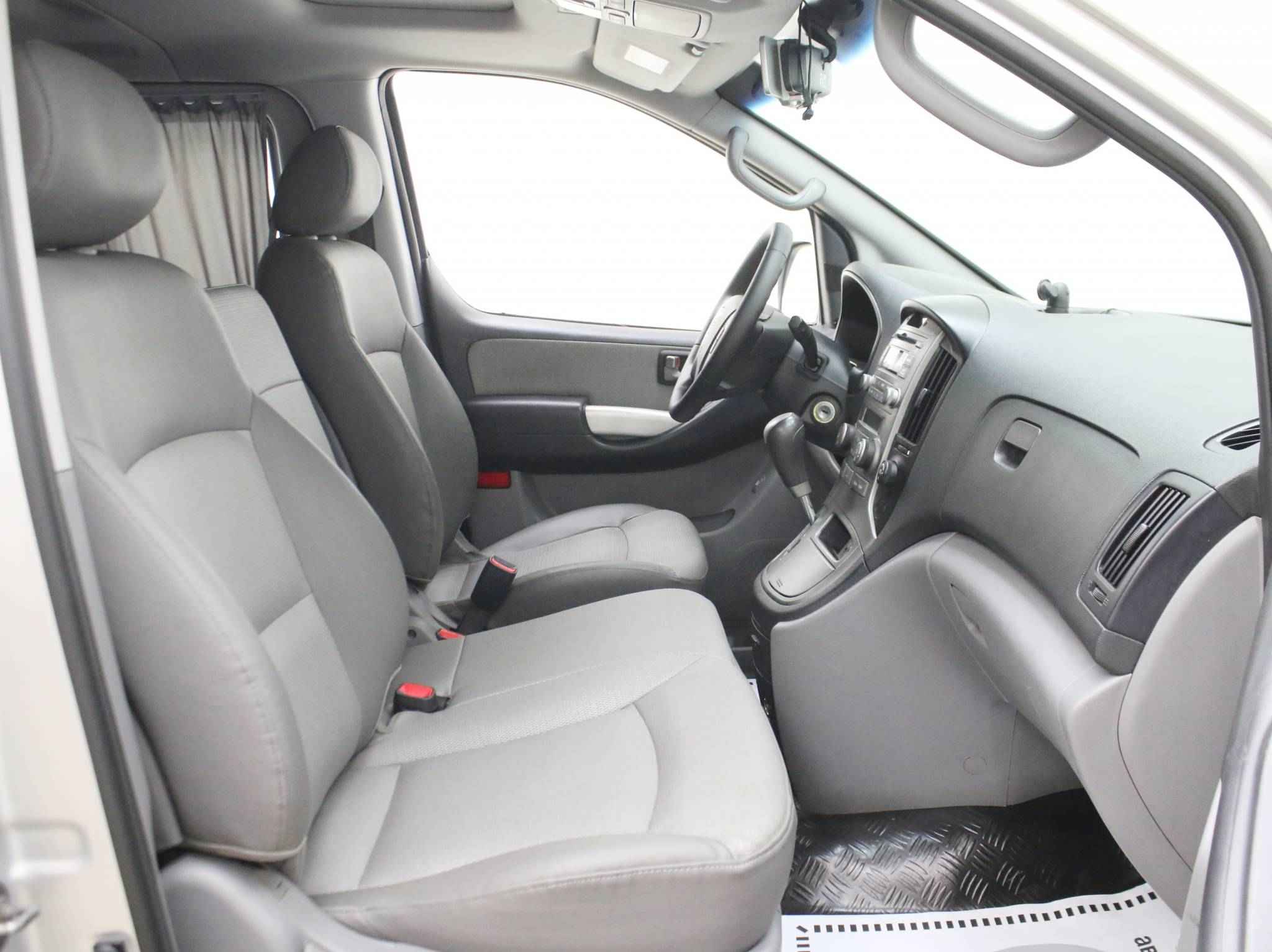 Hyundai Grand Starex, I