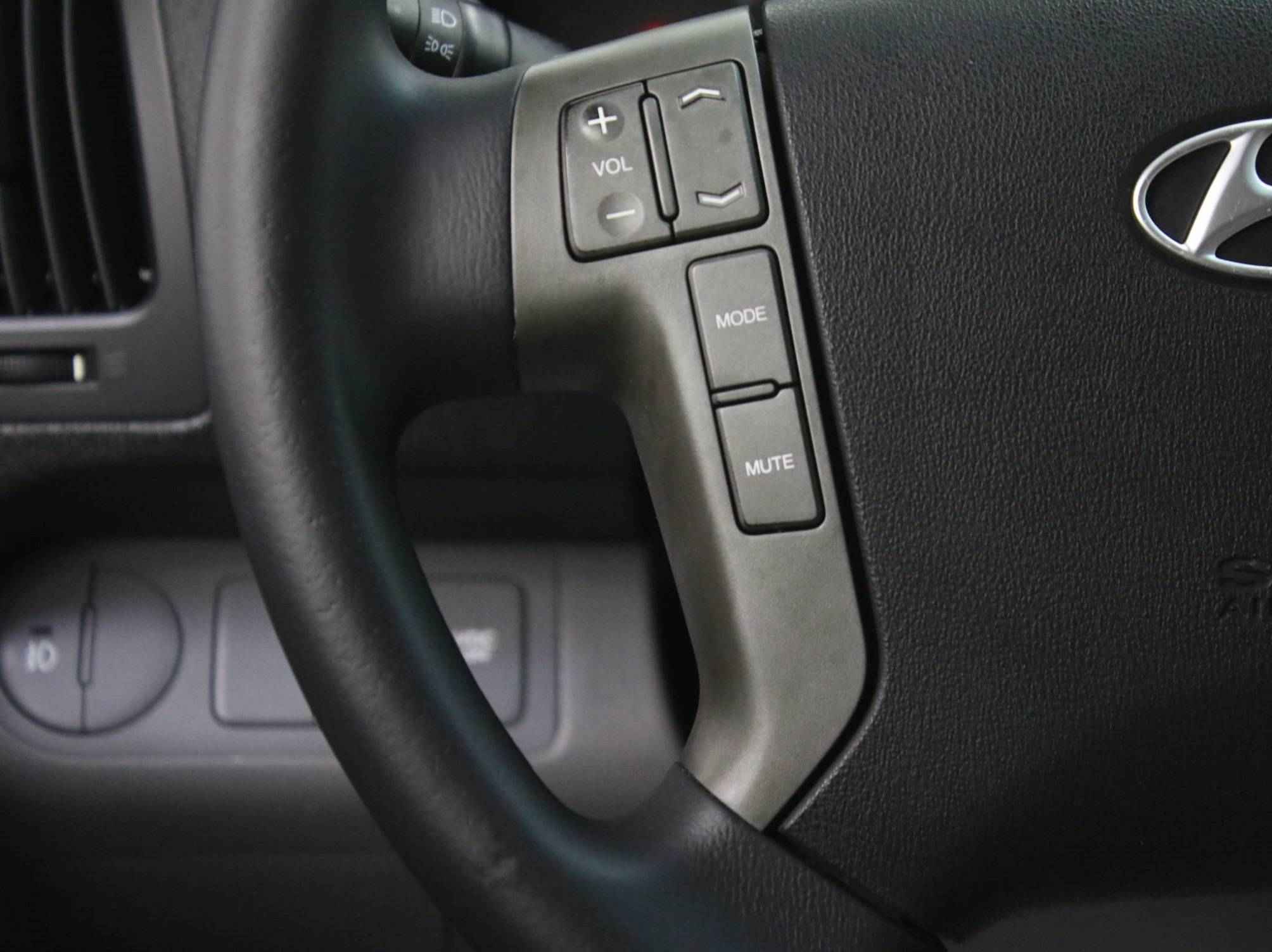 Hyundai Grand Starex, I