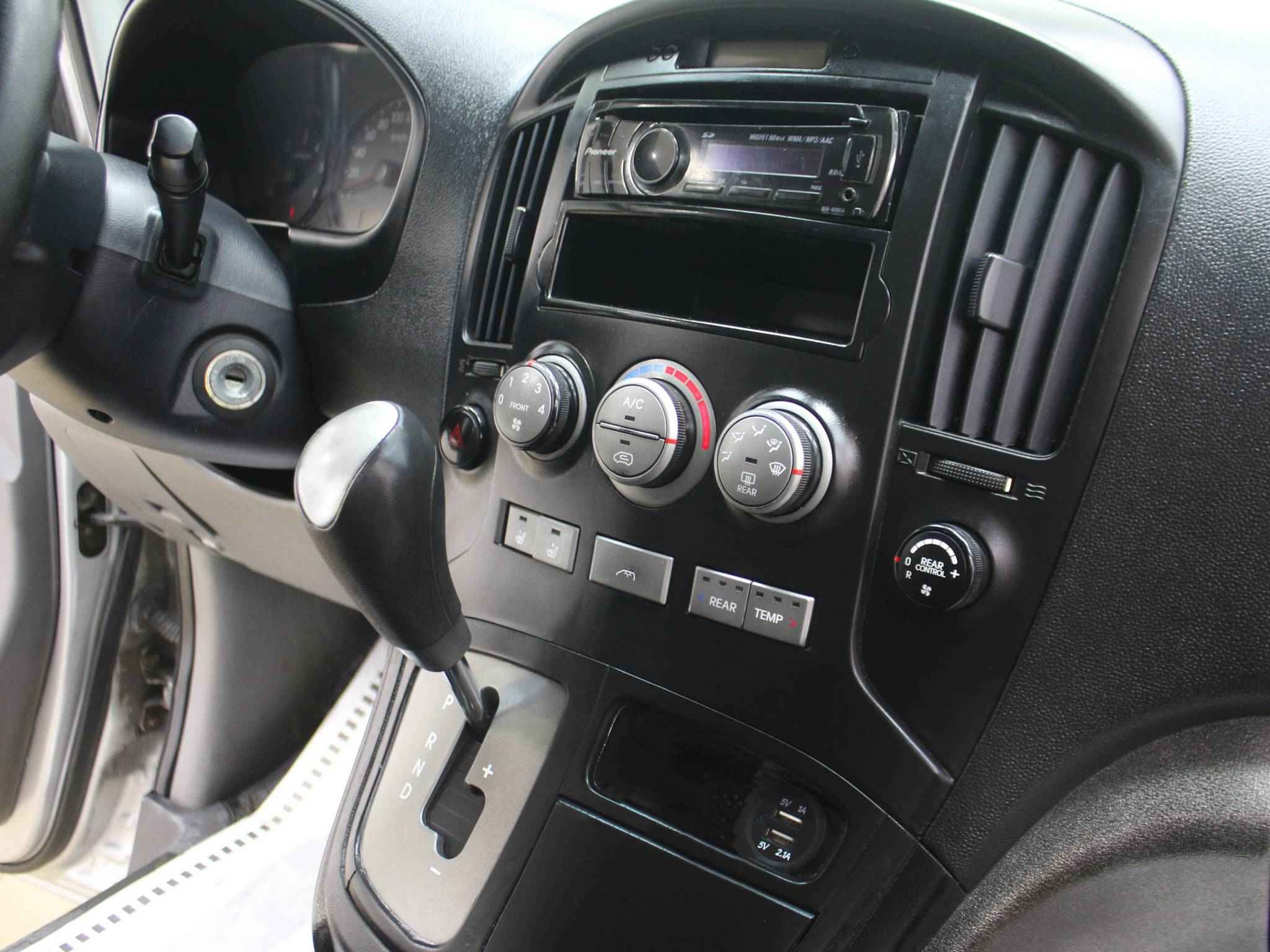 Hyundai Grand Starex, I