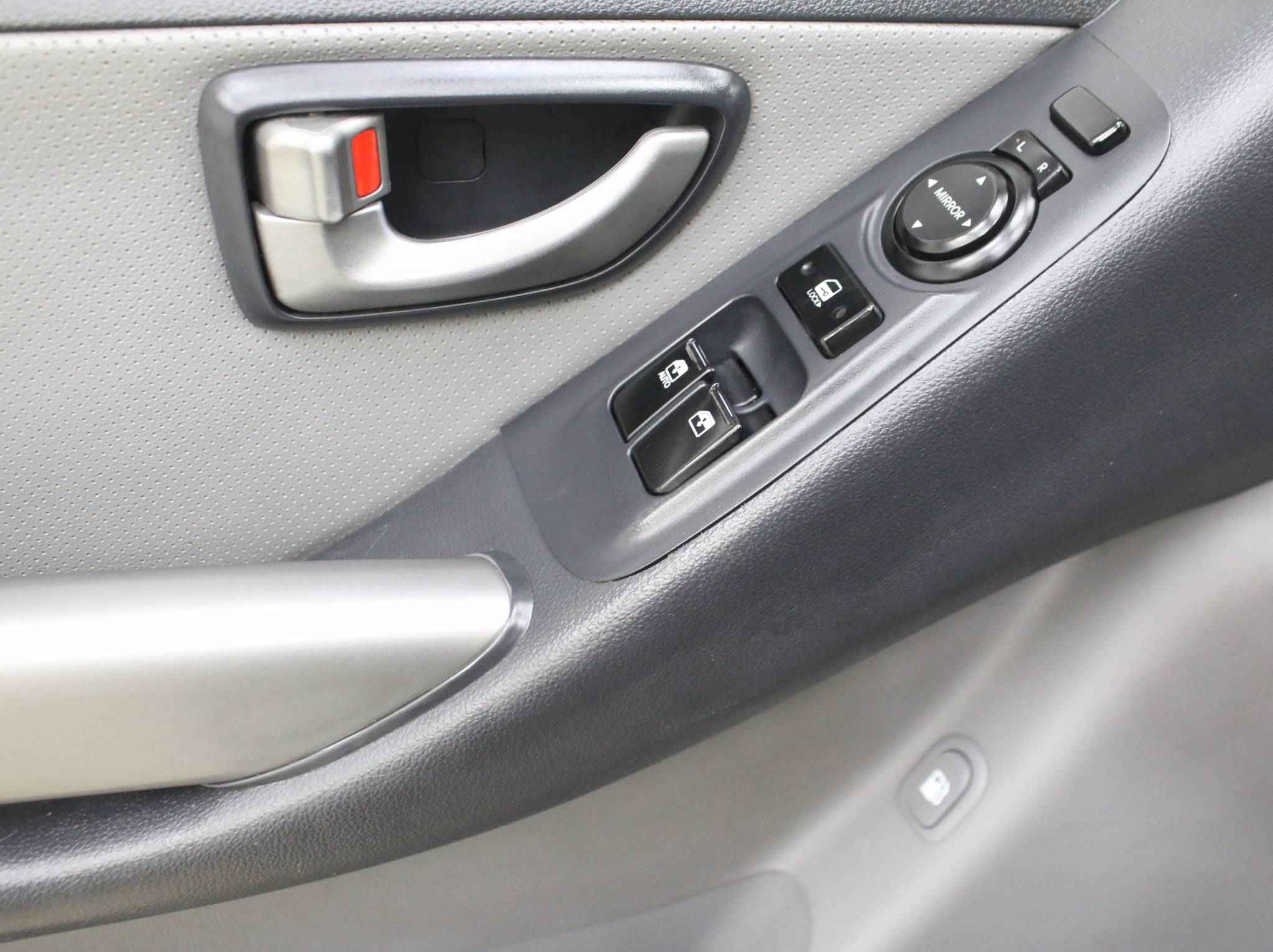 Hyundai Grand Starex, I