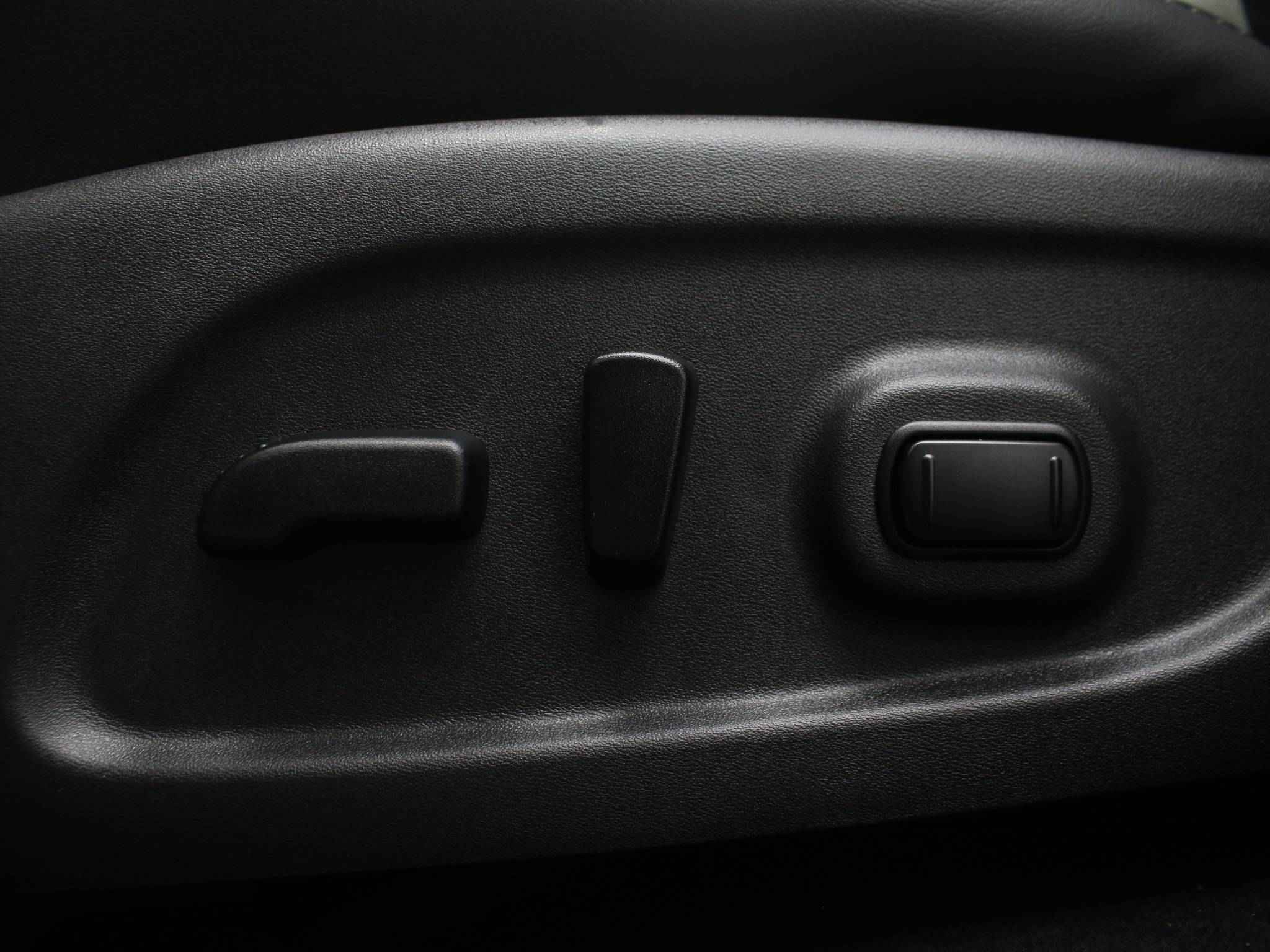 Nissan Pathfinder, IV