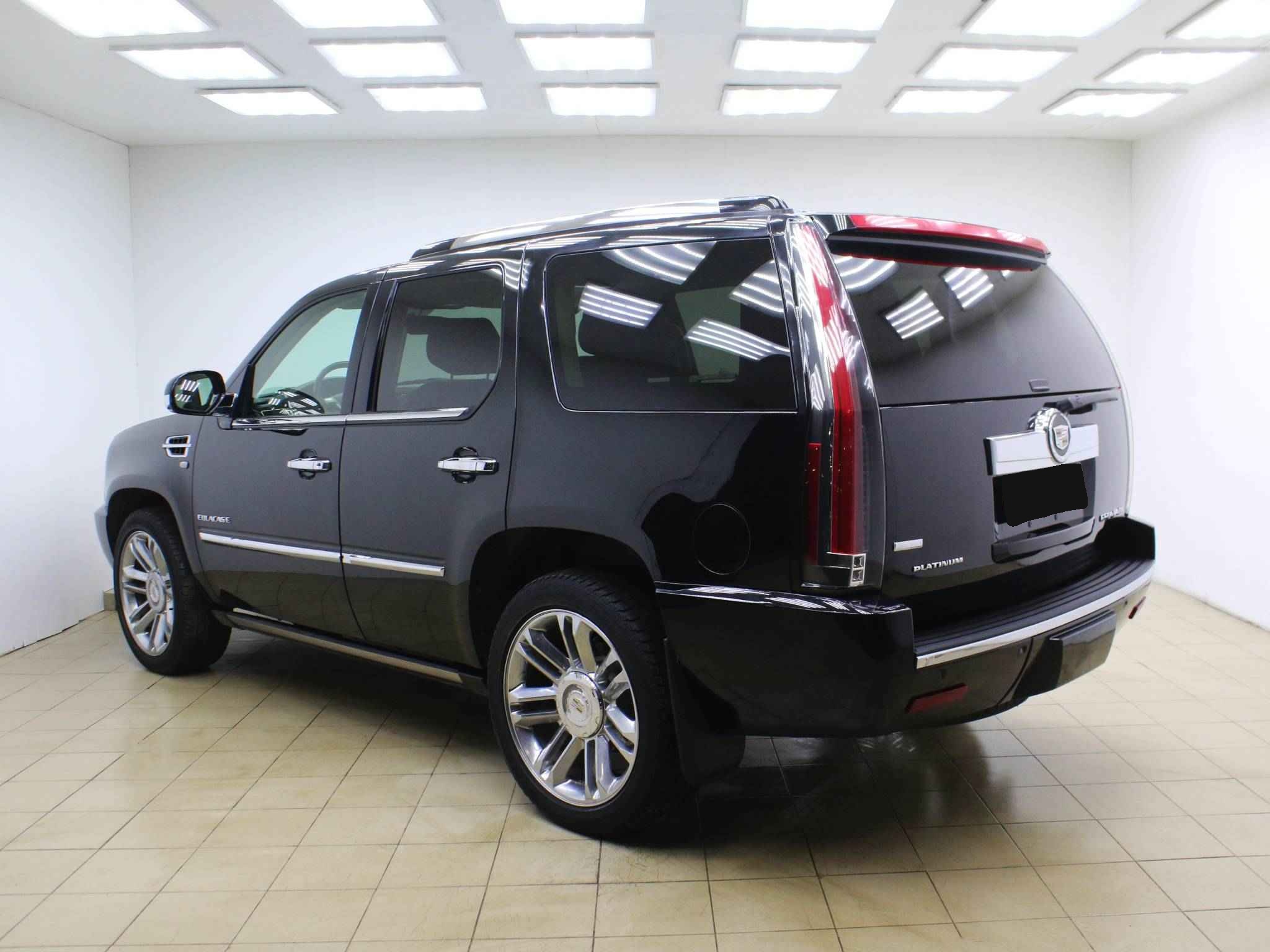 Cadillac Escalade, III