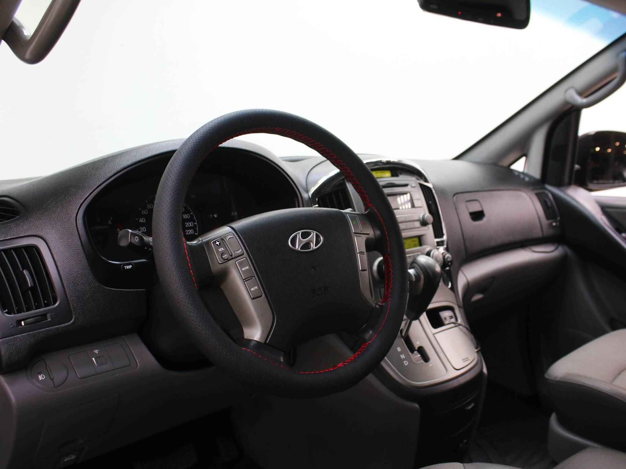 Hyundai Grand Starex, I