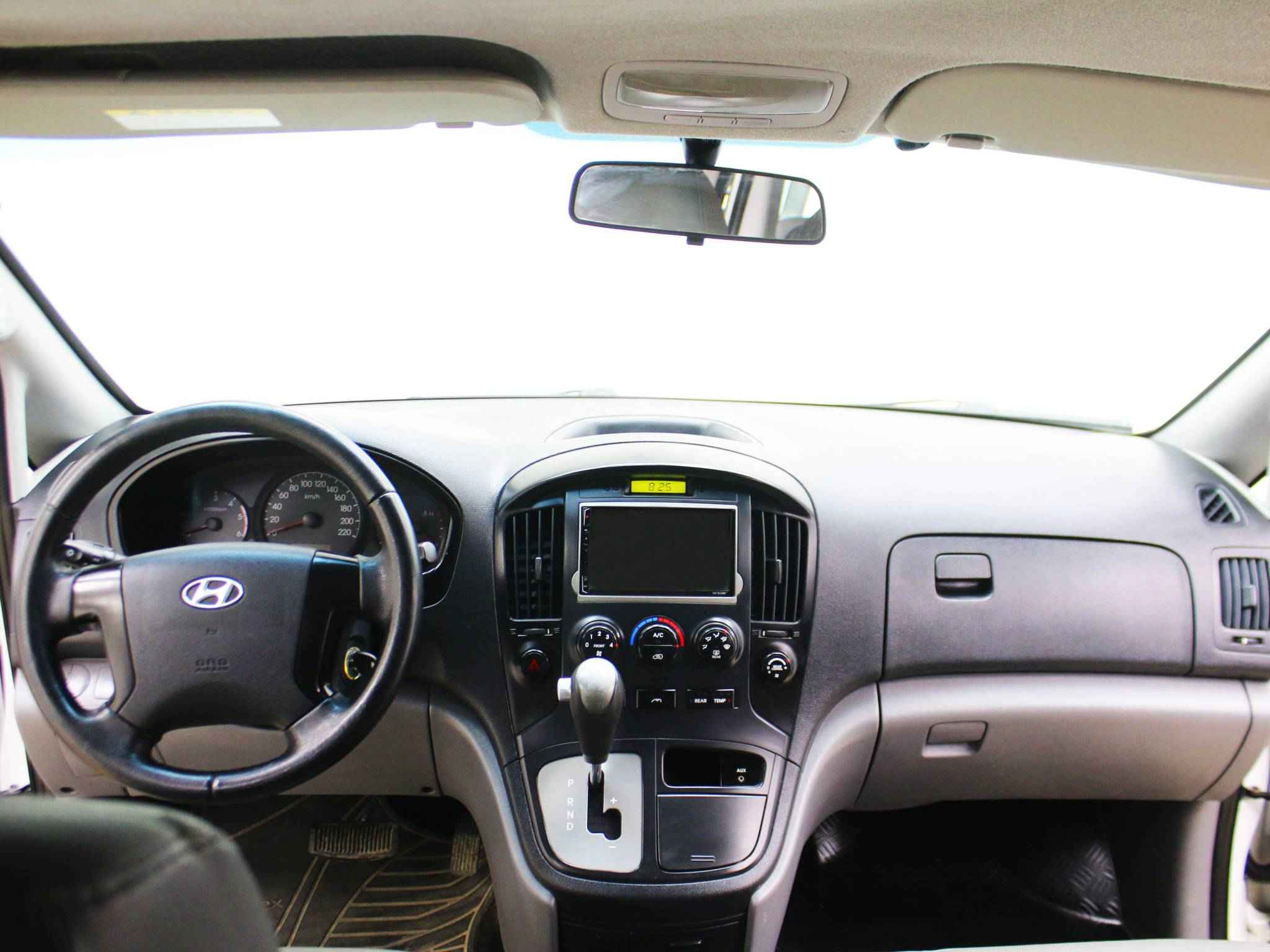 Hyundai Grand Starex, I