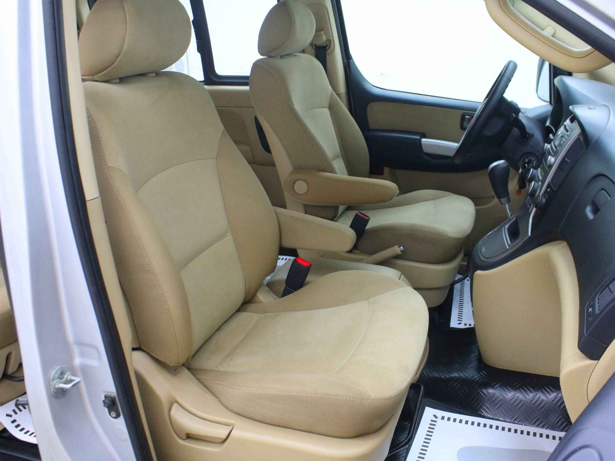 Hyundai Grand Starex, I