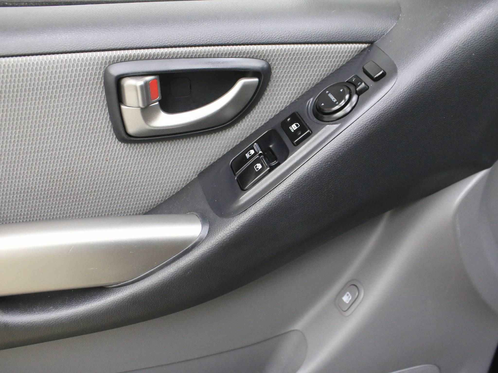 Hyundai Grand Starex, I