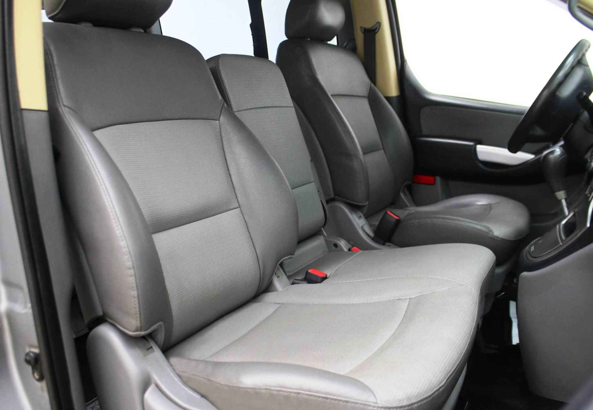 Hyundai Grand Starex, I