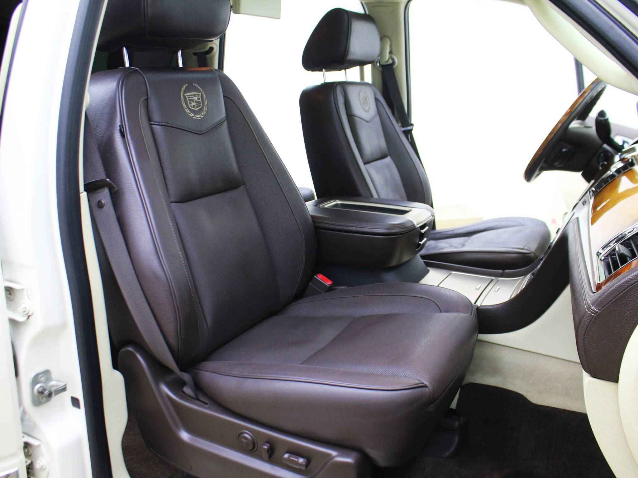 Cadillac Escalade, III