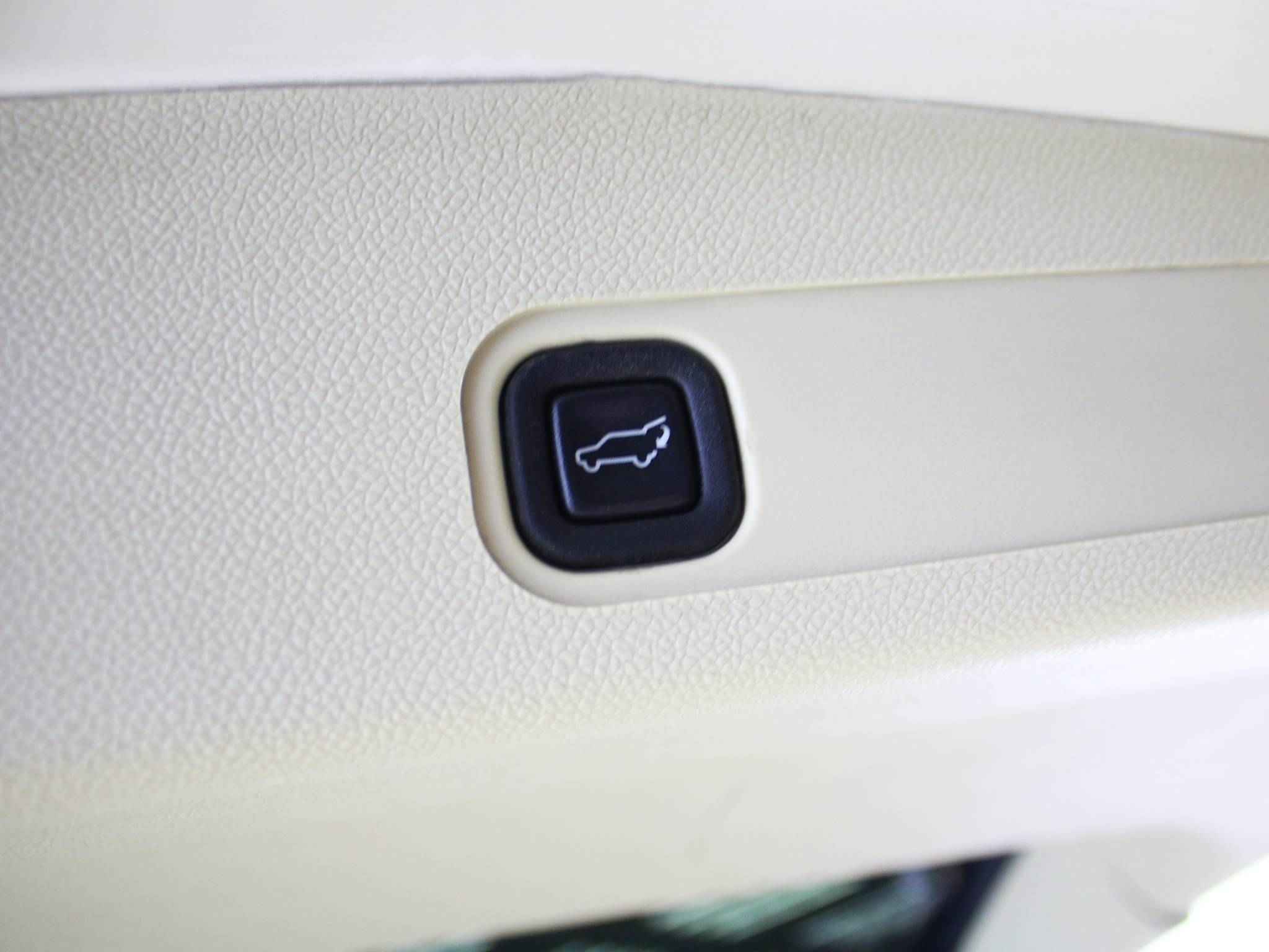 Cadillac Escalade, III