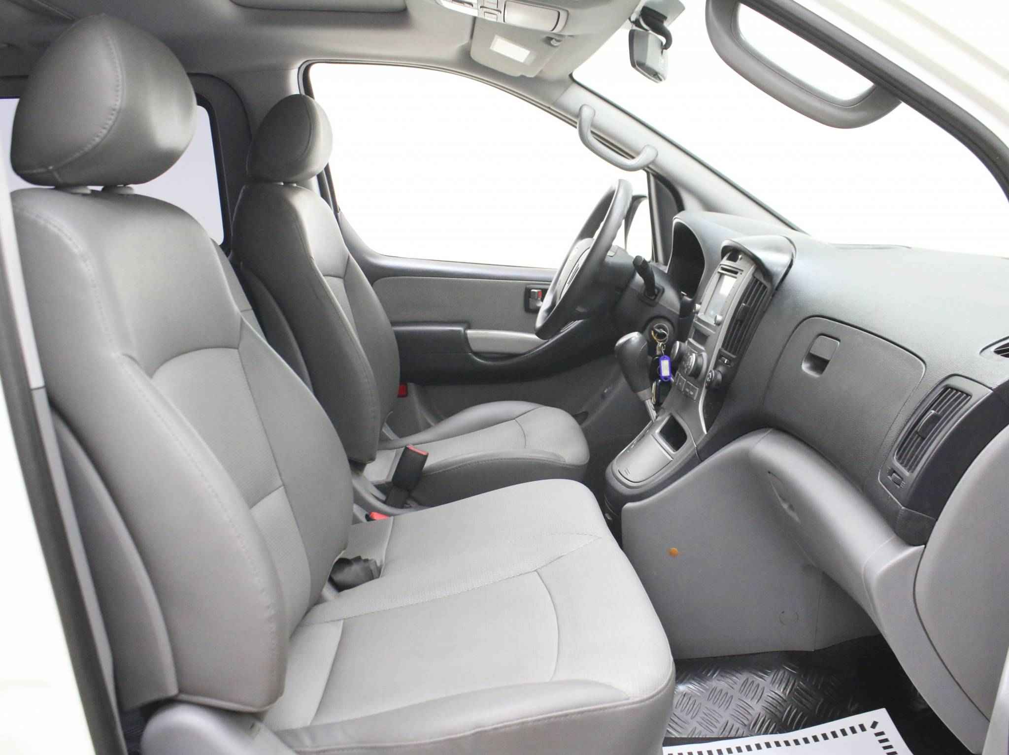 Hyundai Grand Starex, I