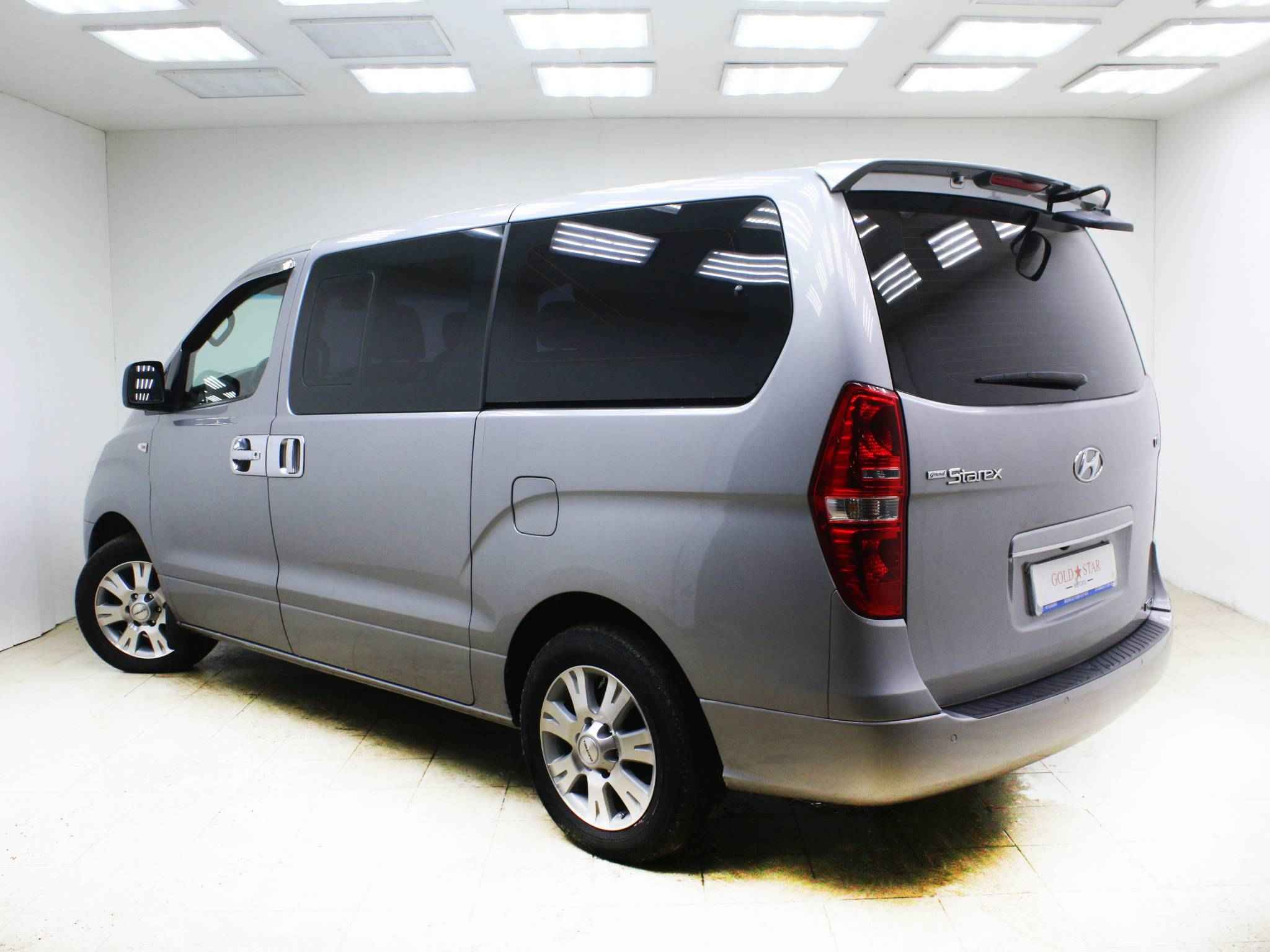 Hyundai Grand Starex, I