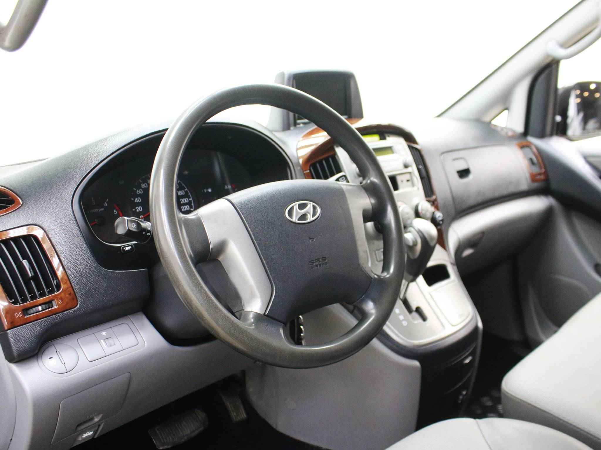 Hyundai Grand Starex, I