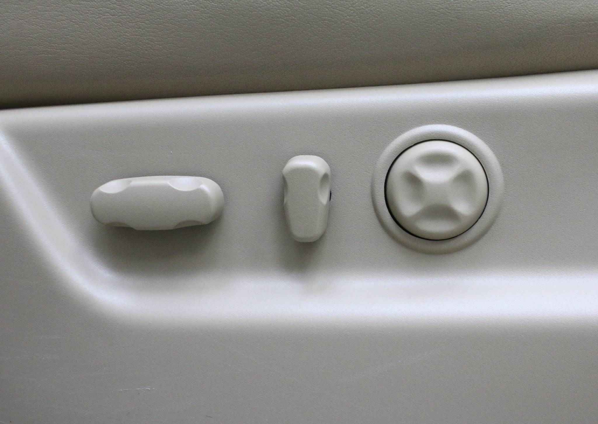 Cadillac Escalade, III