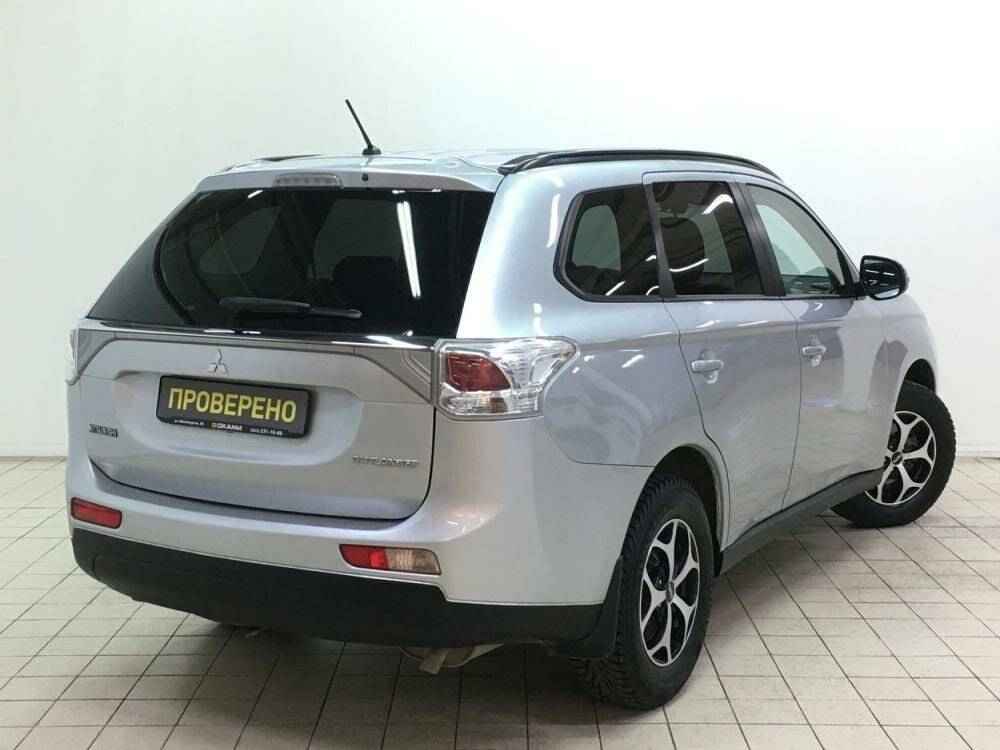 Mitsubishi Outlander, III