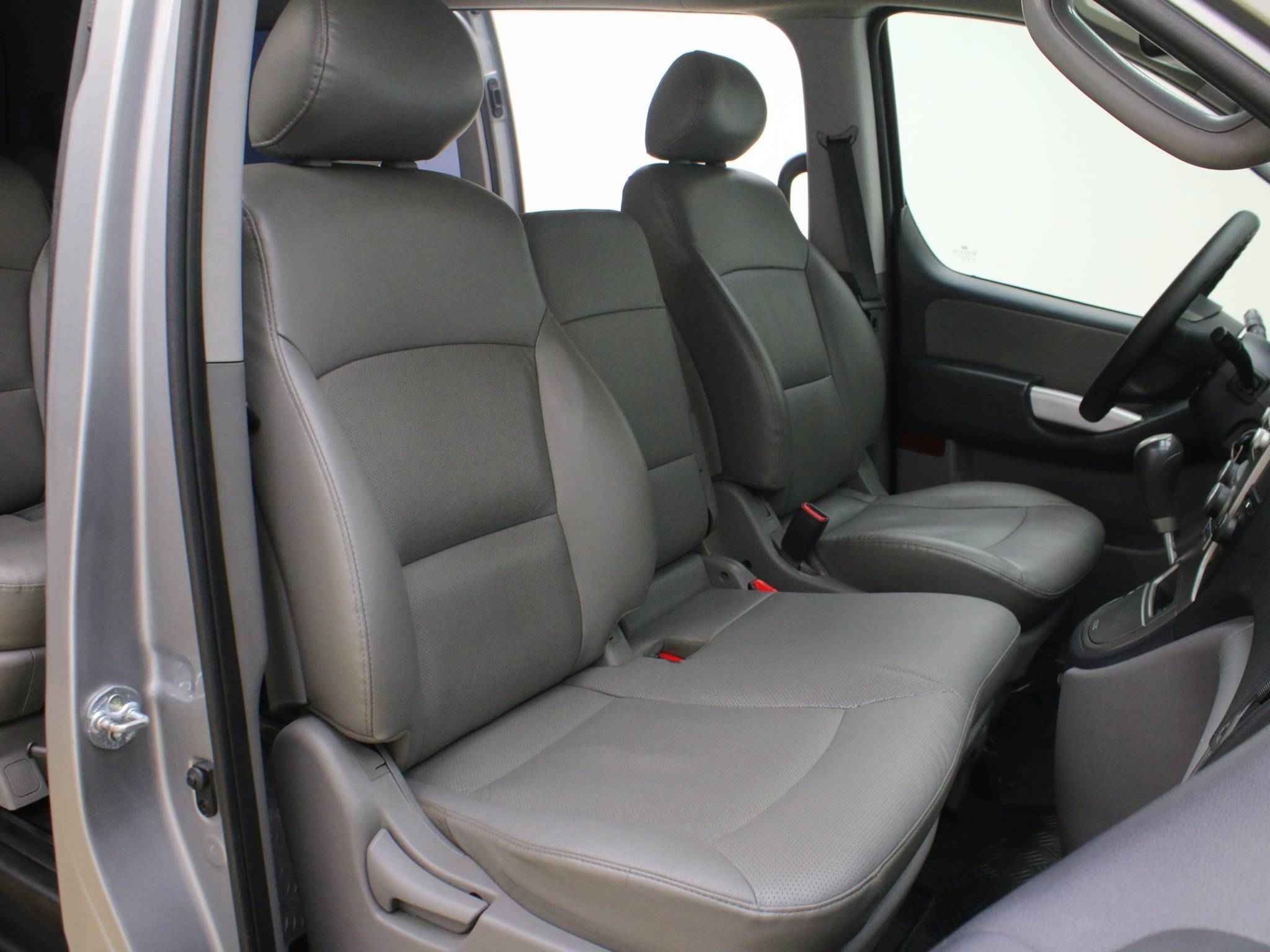 Hyundai Grand Starex, I