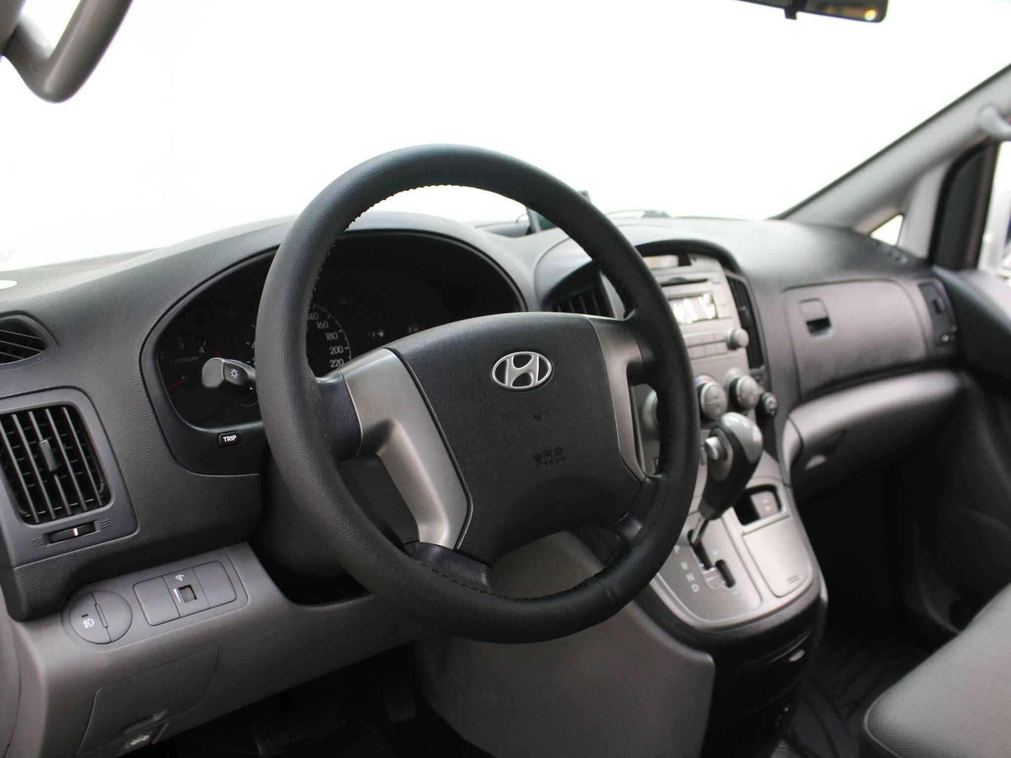 Hyundai Grand Starex, I