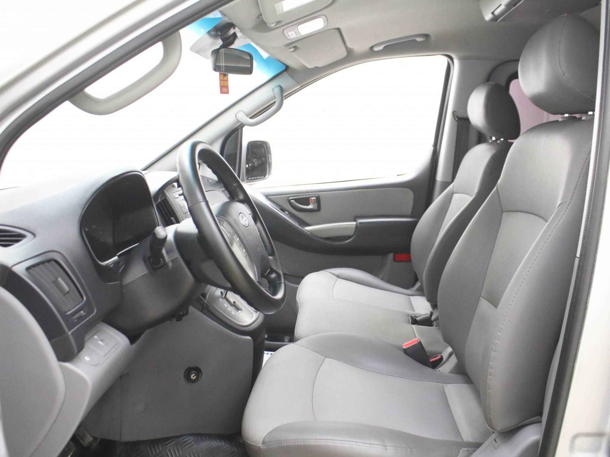 Hyundai Grand Starex, I