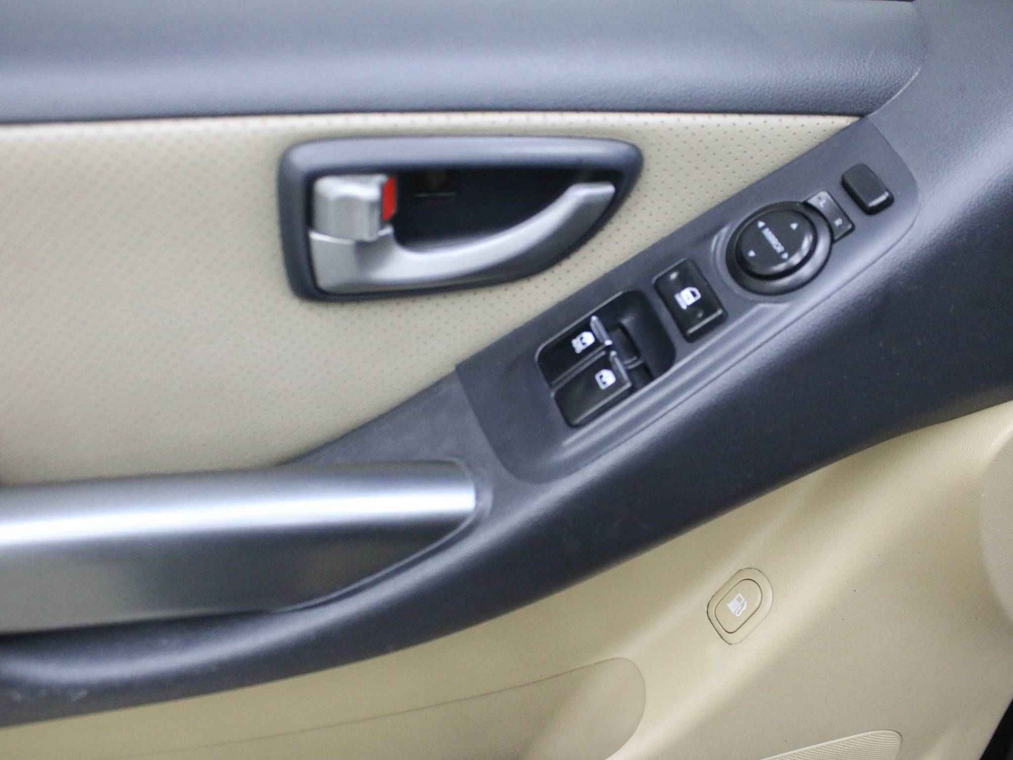 Hyundai Grand Starex, I