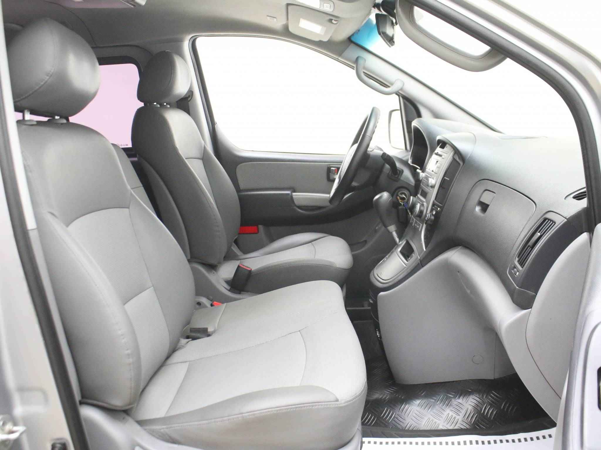 Hyundai Grand Starex, I