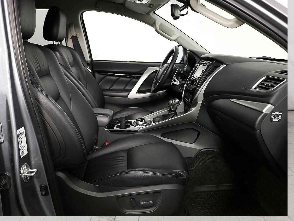 Mitsubishi Pajero Sport, III