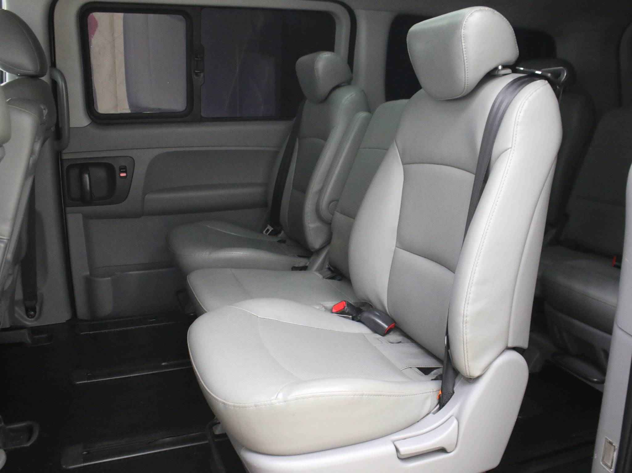 Hyundai Grand Starex, I