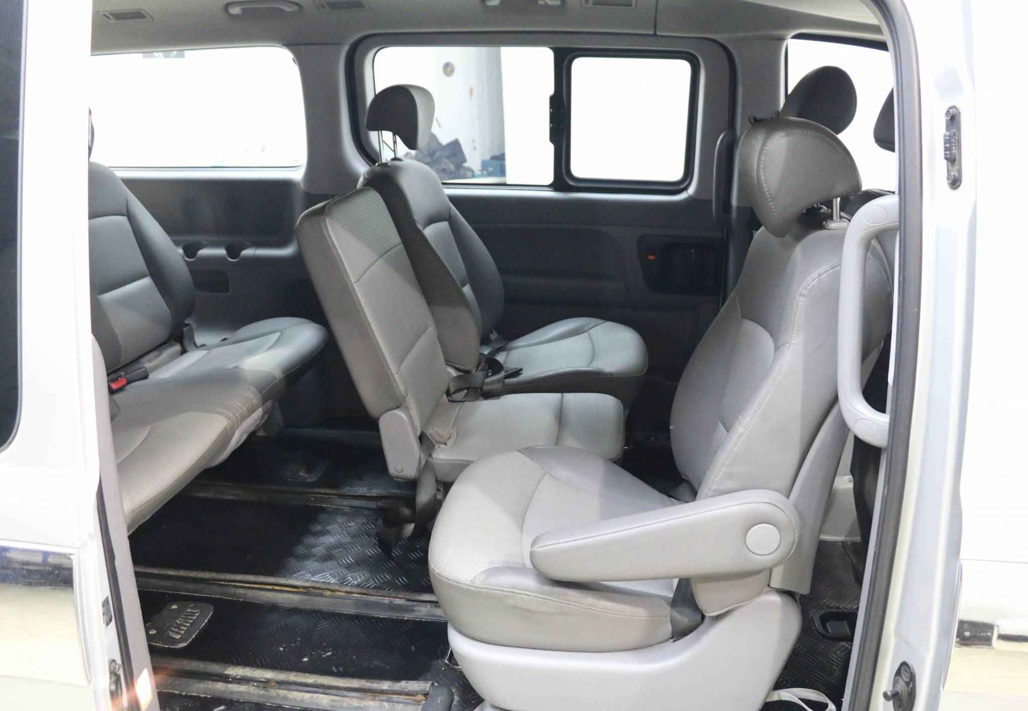 Hyundai Grand Starex, I