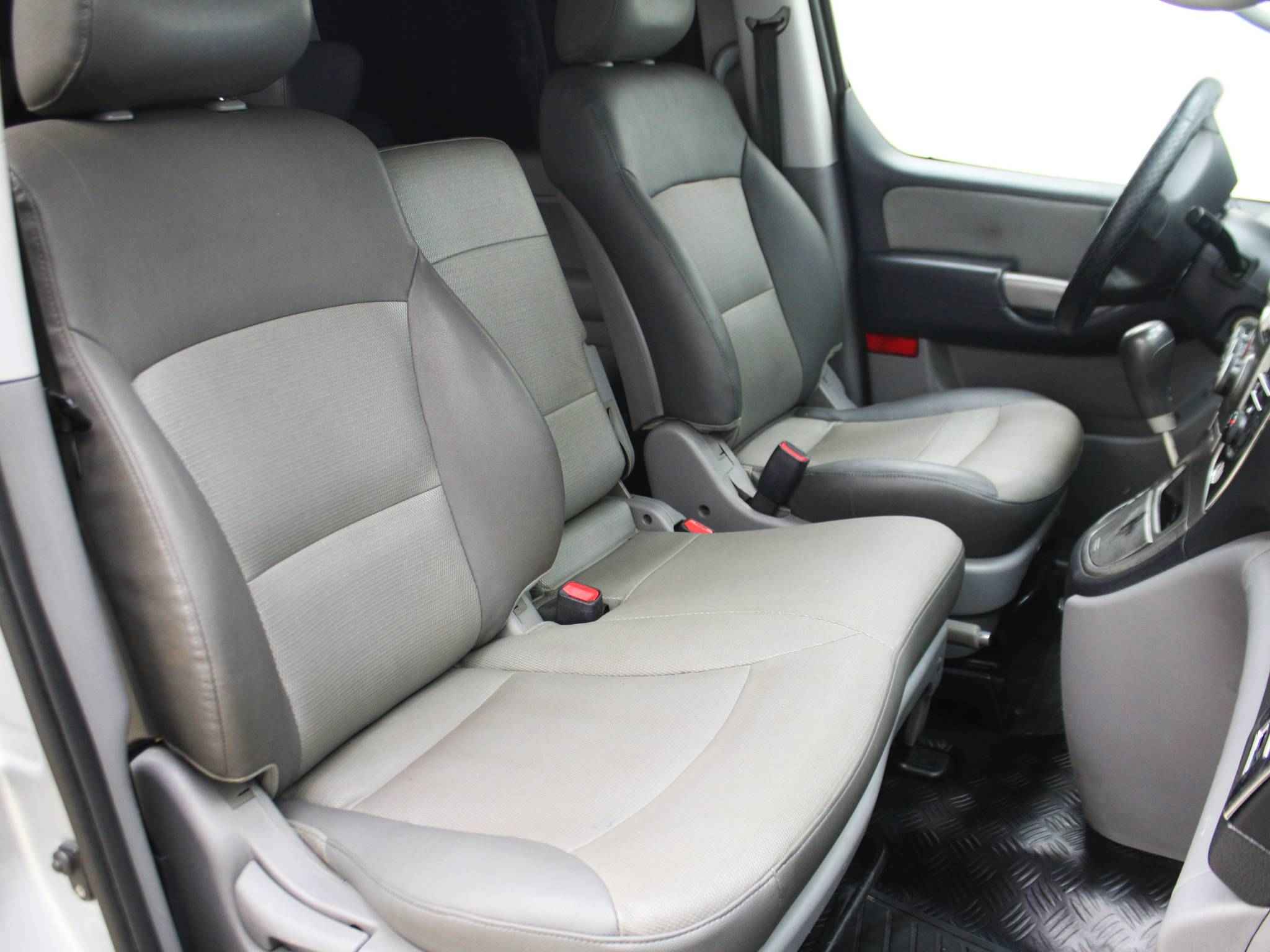 Hyundai Grand Starex, I