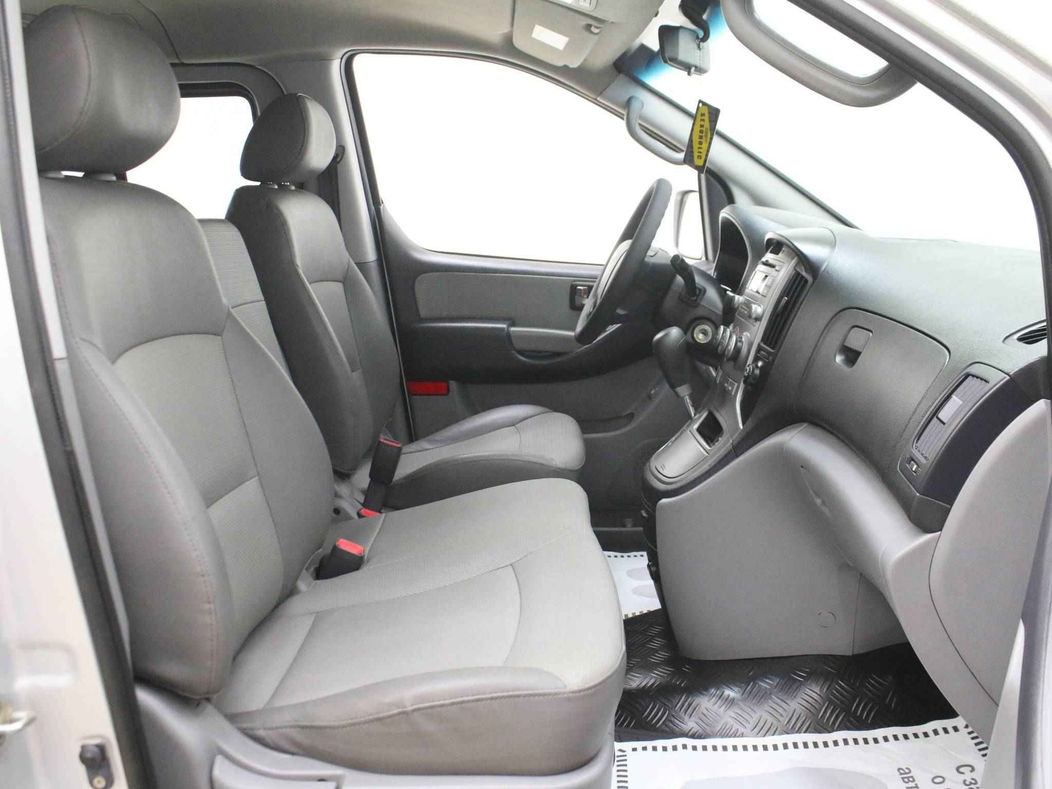 Hyundai Grand Starex, I