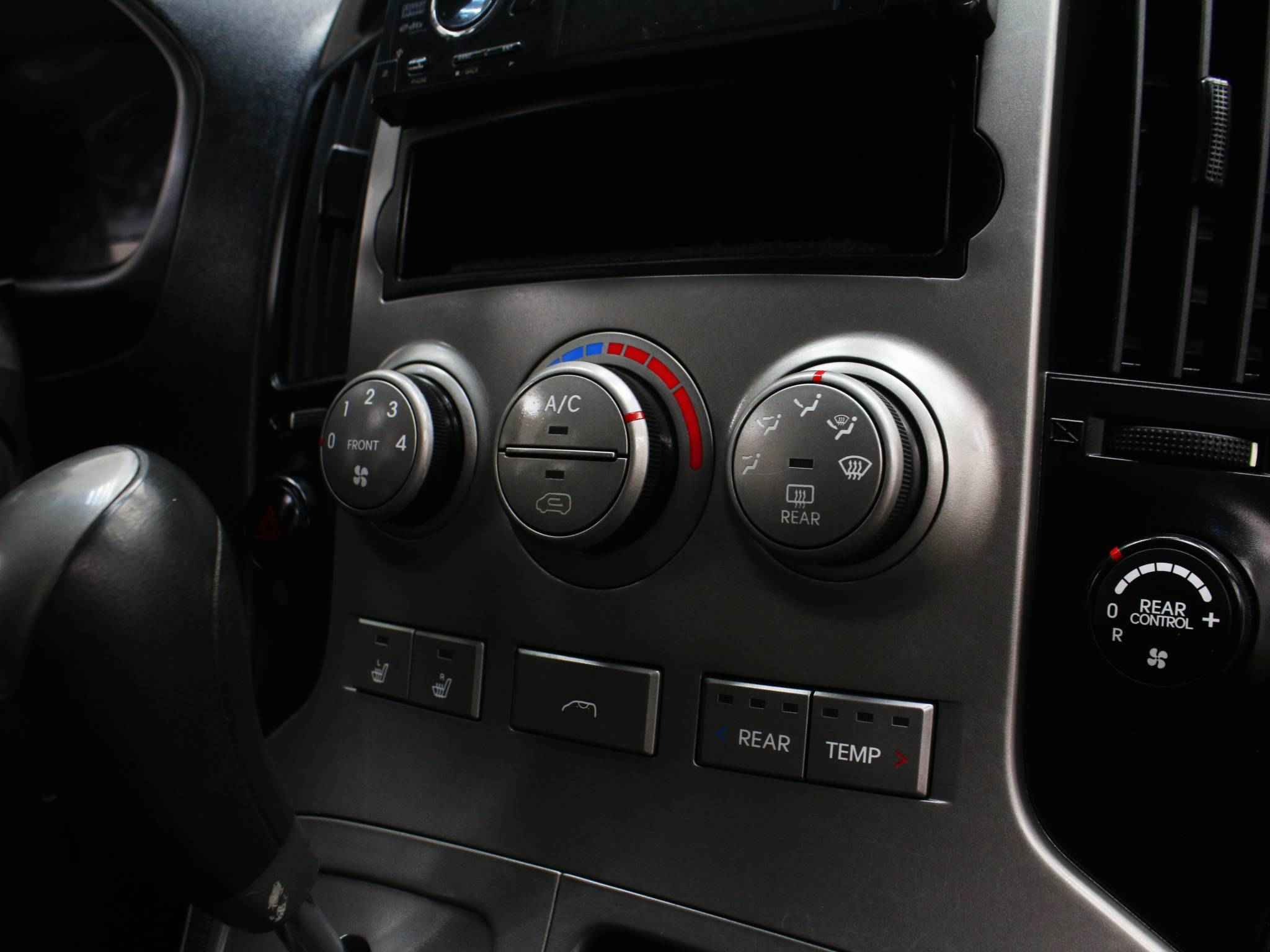 Hyundai Grand Starex, I