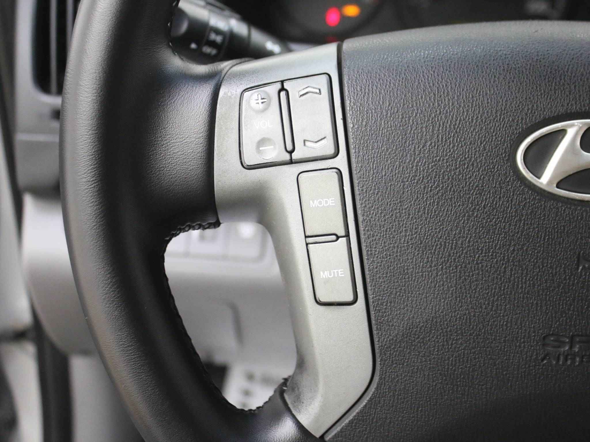 Hyundai Grand Starex, I