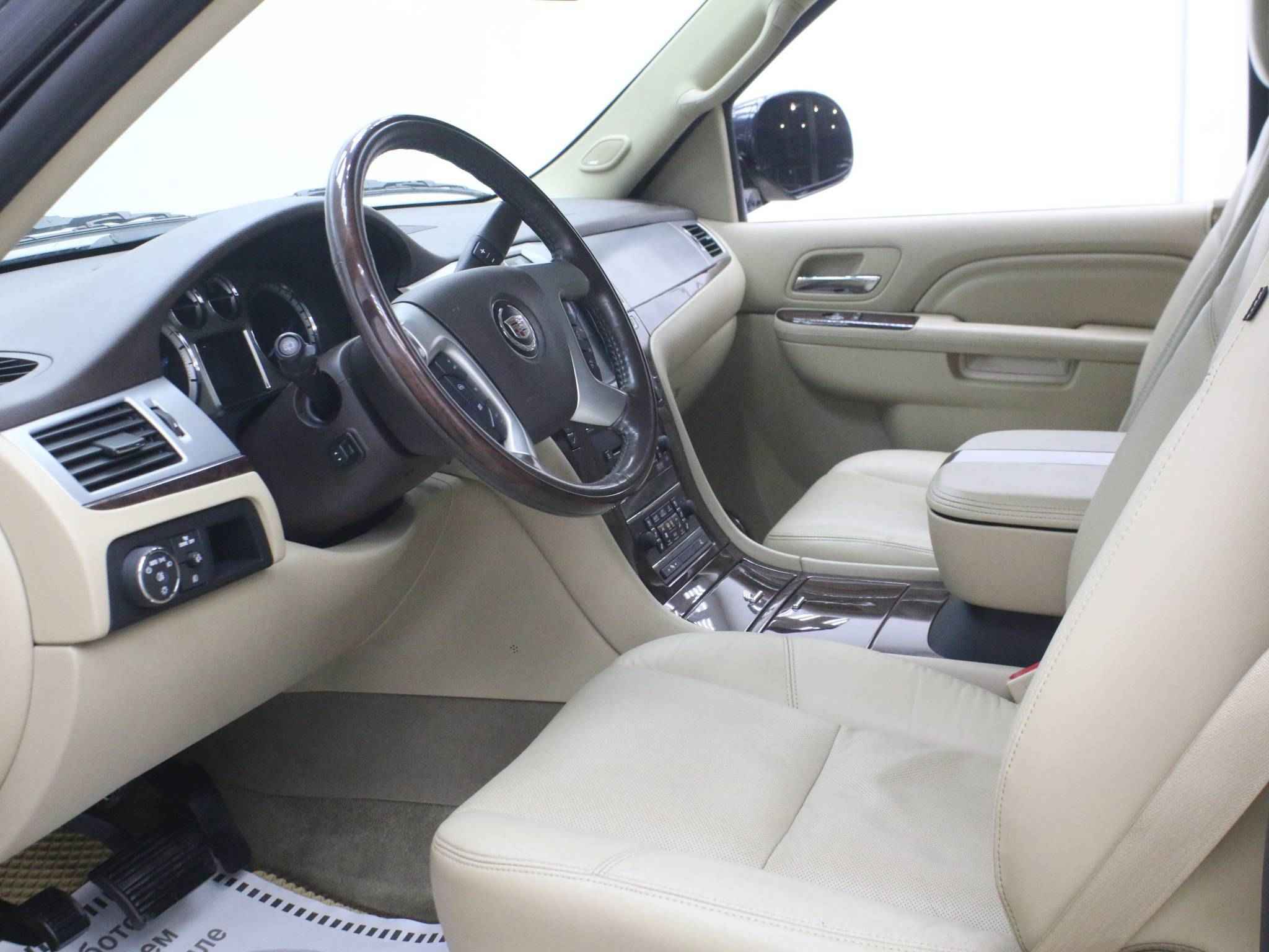 Cadillac Escalade, III