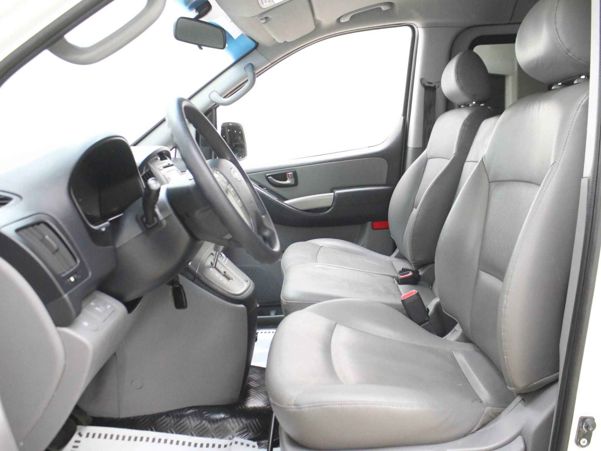 Hyundai Grand Starex, I