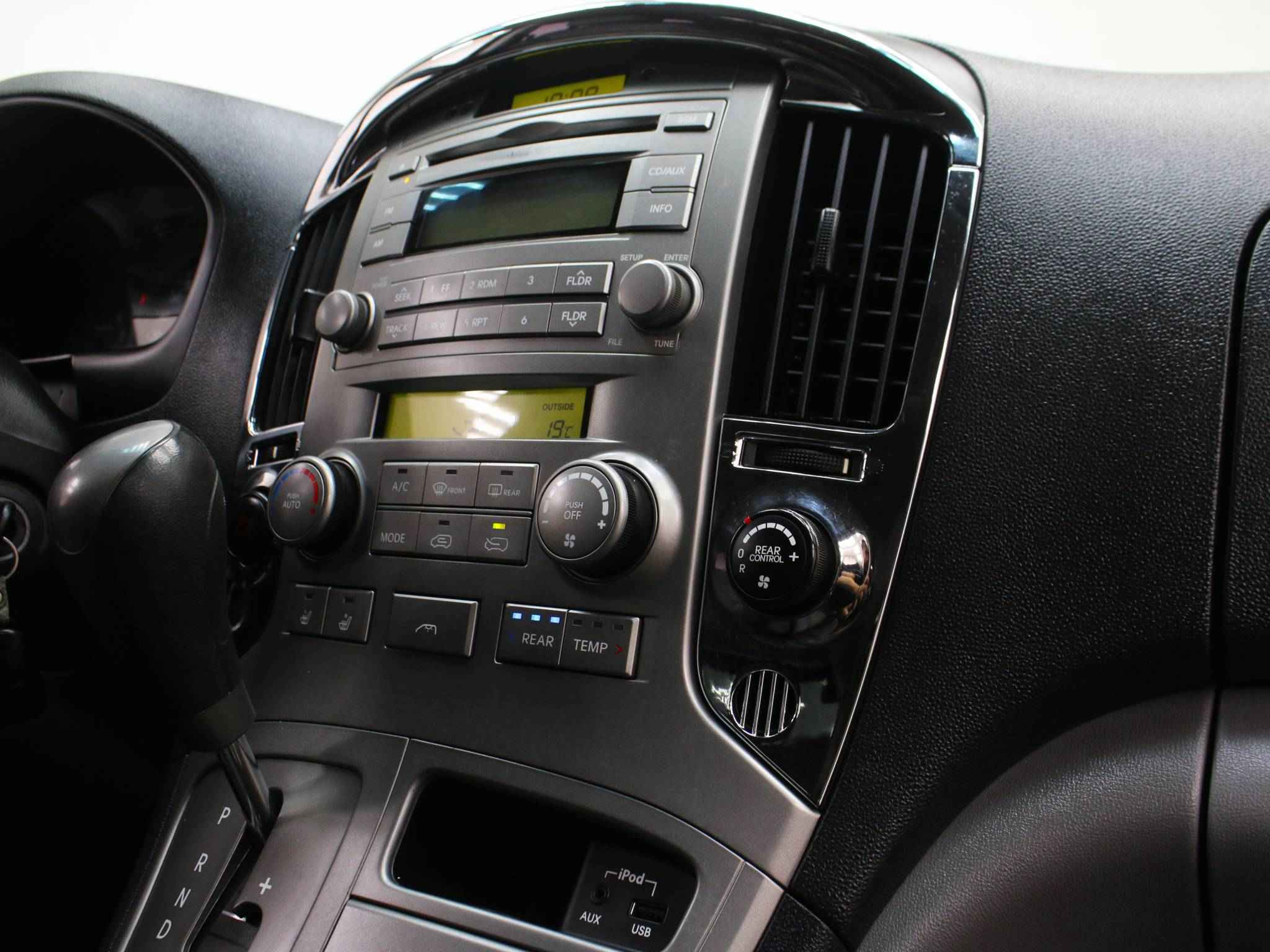 Hyundai Grand Starex, I