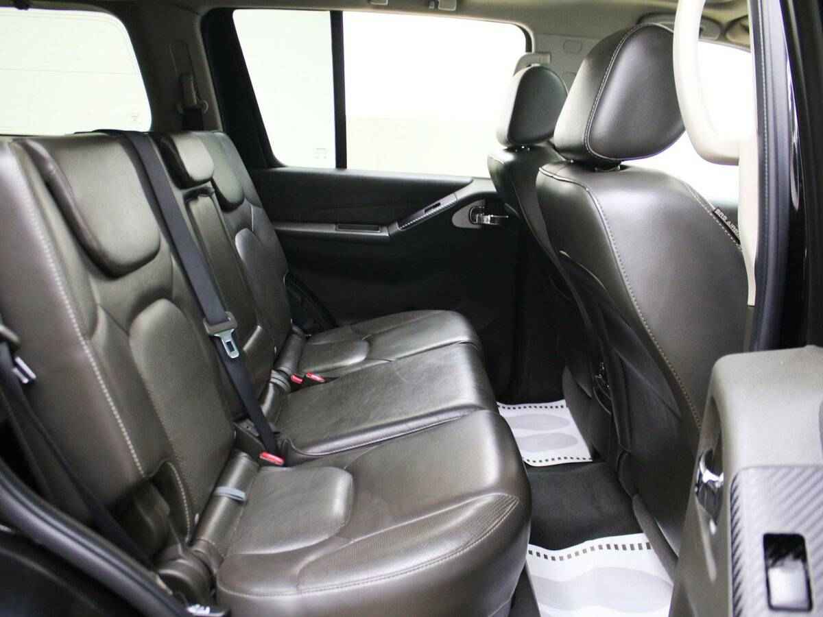 Nissan Pathfinder, III