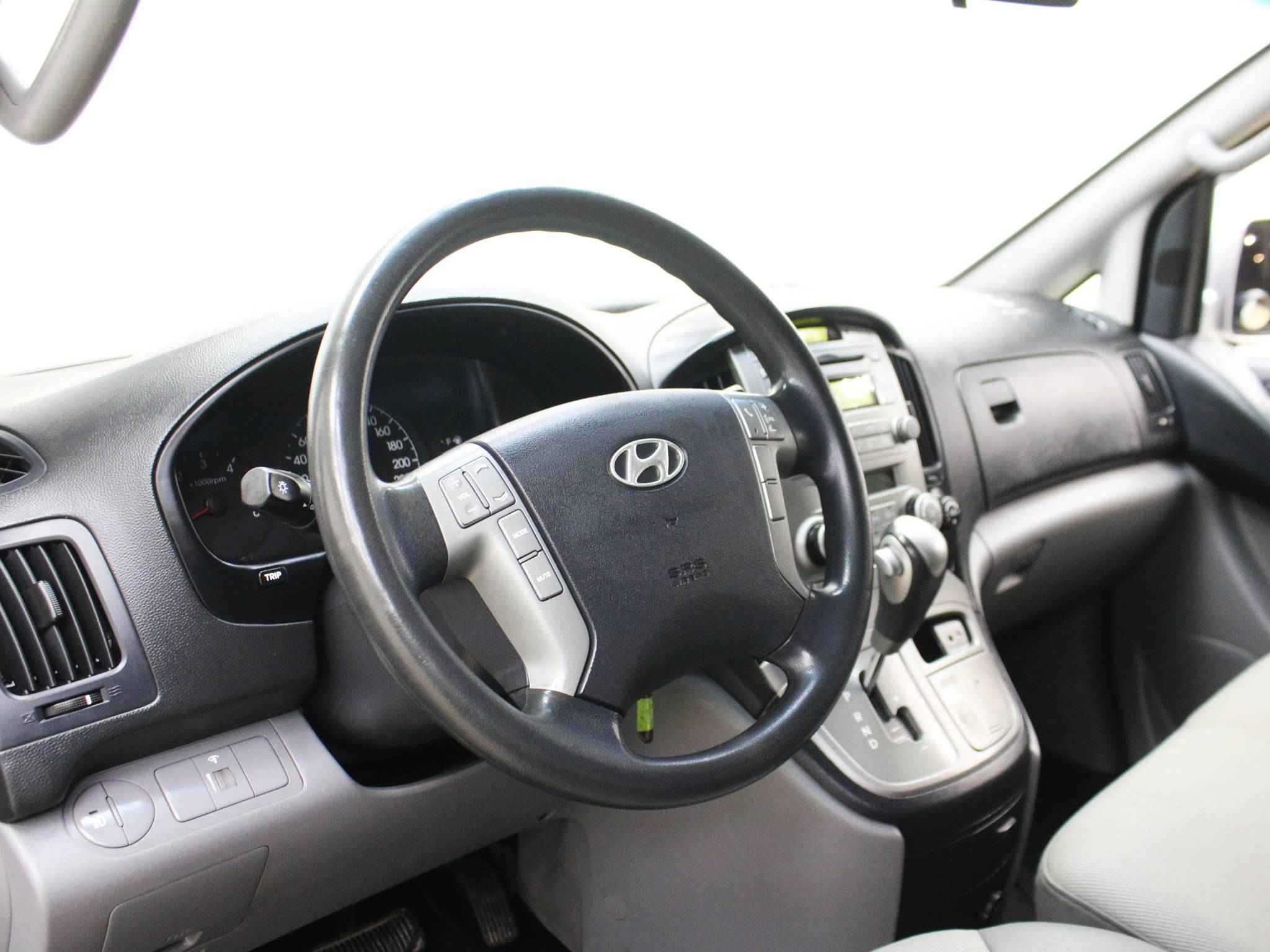 Hyundai Grand Starex, I