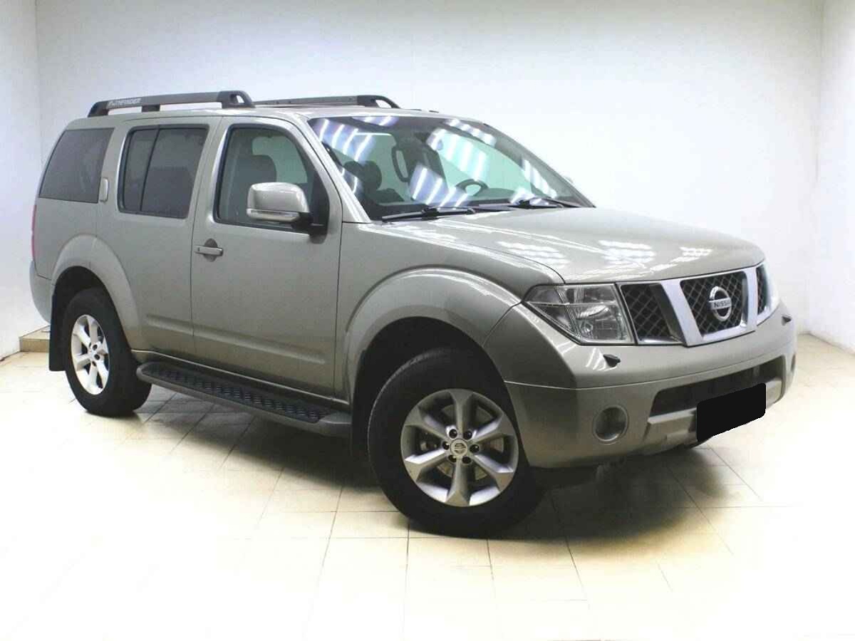 Nissan Pathfinder, III