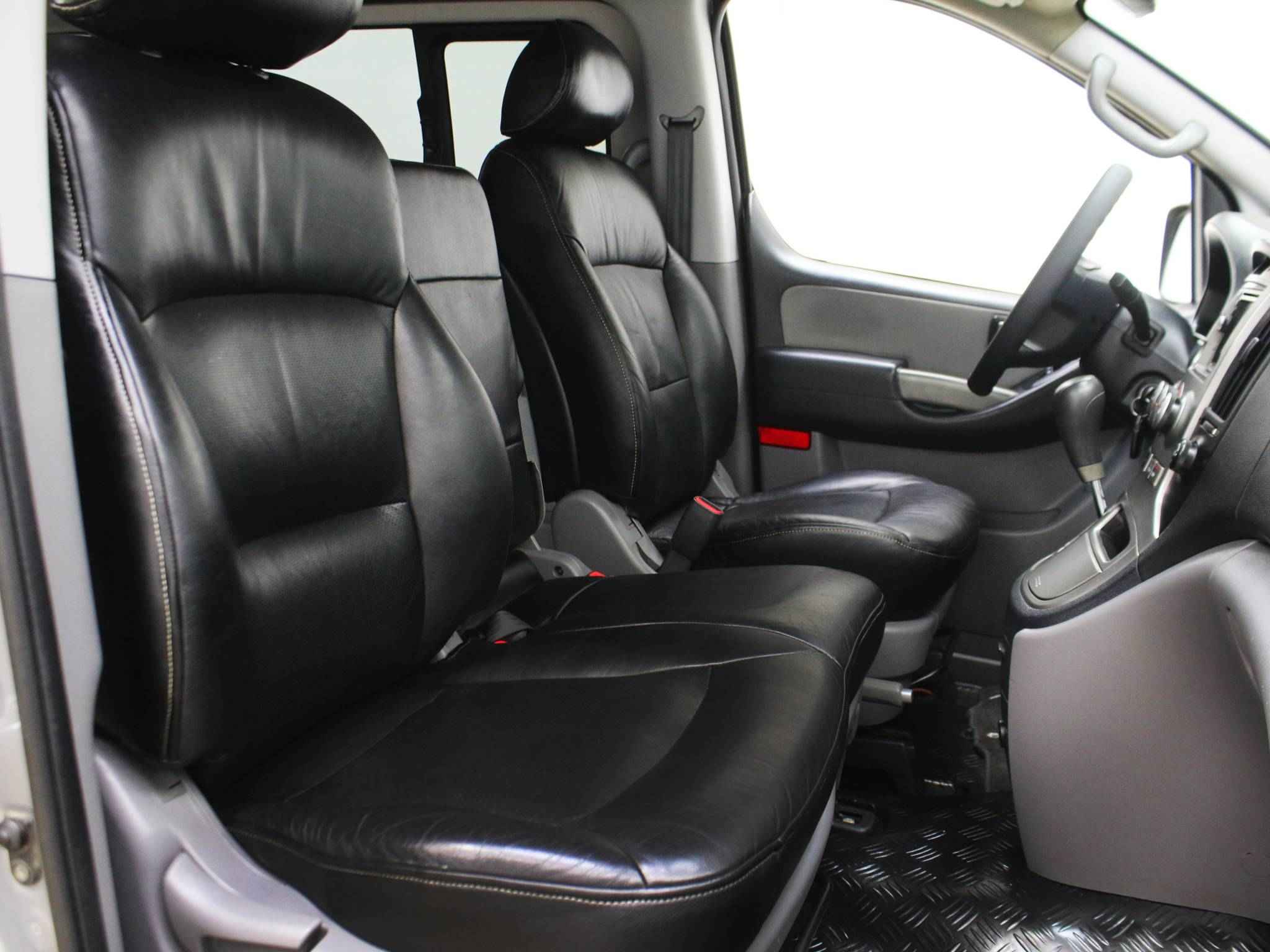 Hyundai Grand Starex, I