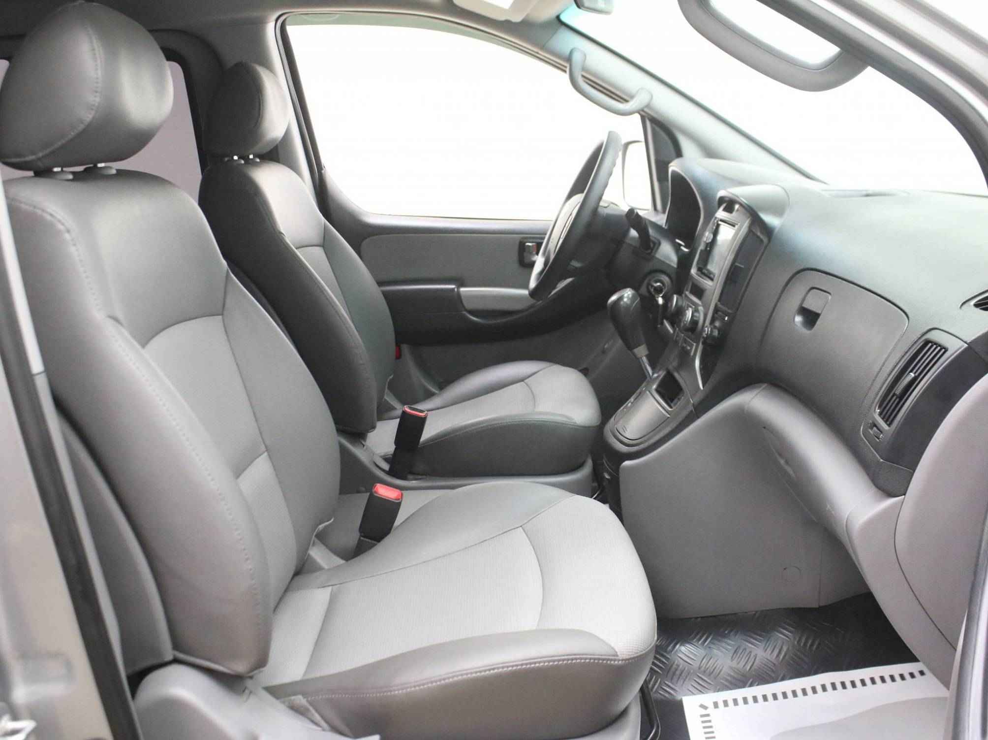 Hyundai Grand Starex, I