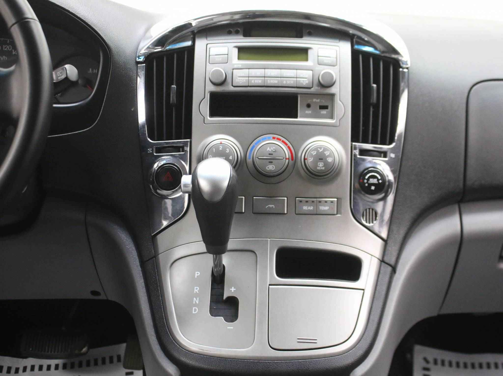 Hyundai Grand Starex, I