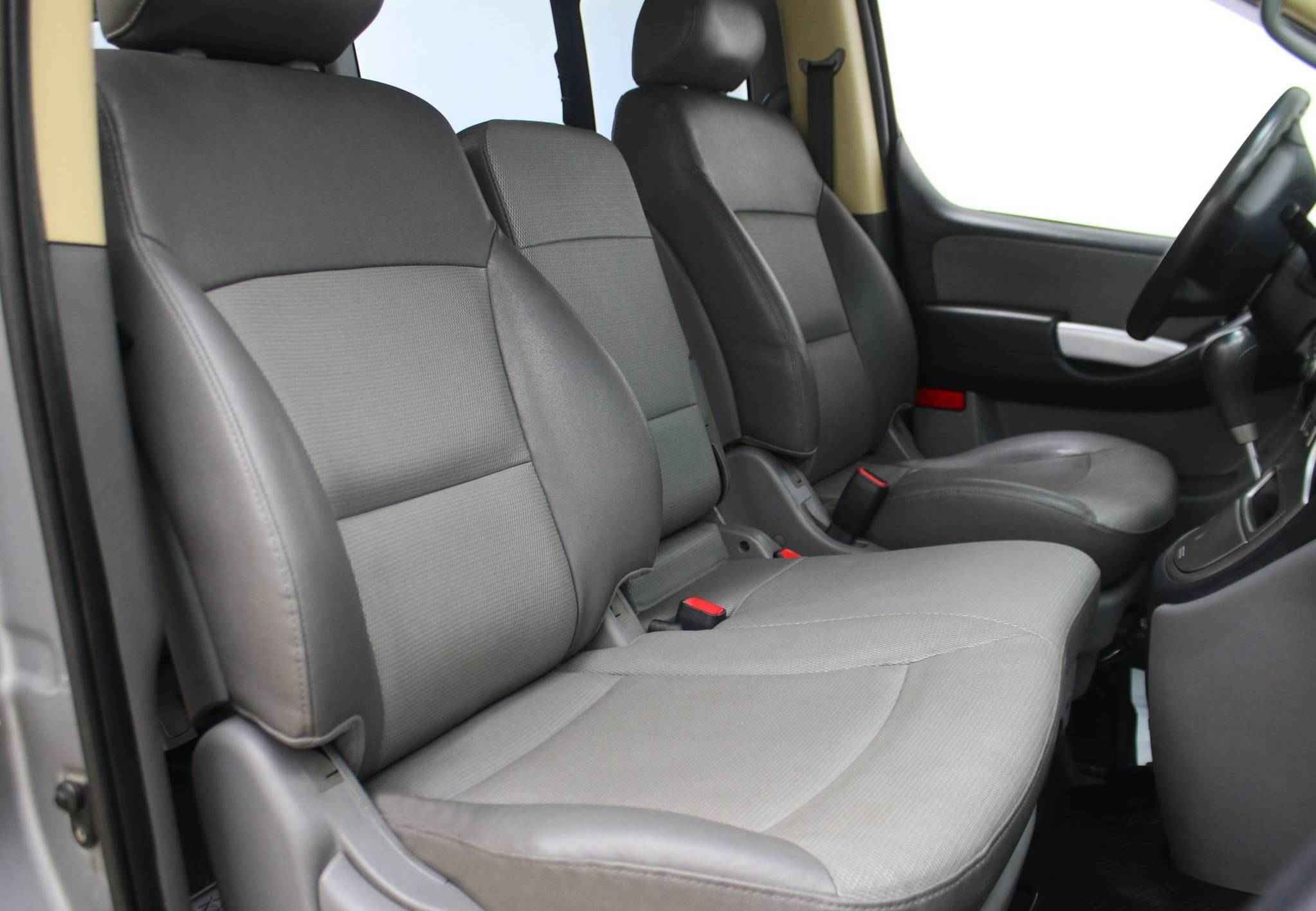 Hyundai Grand Starex, I