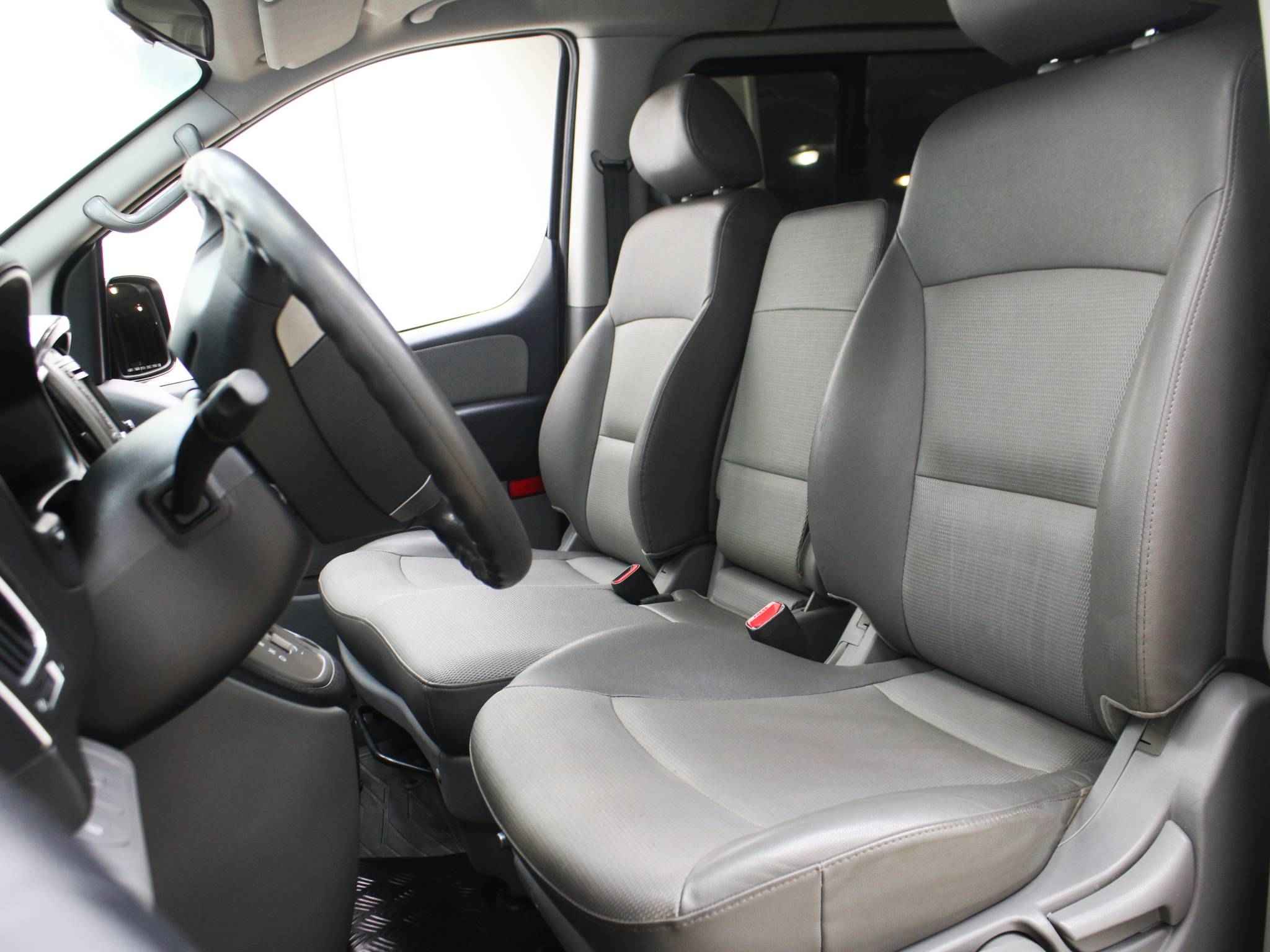 Hyundai Grand Starex, I