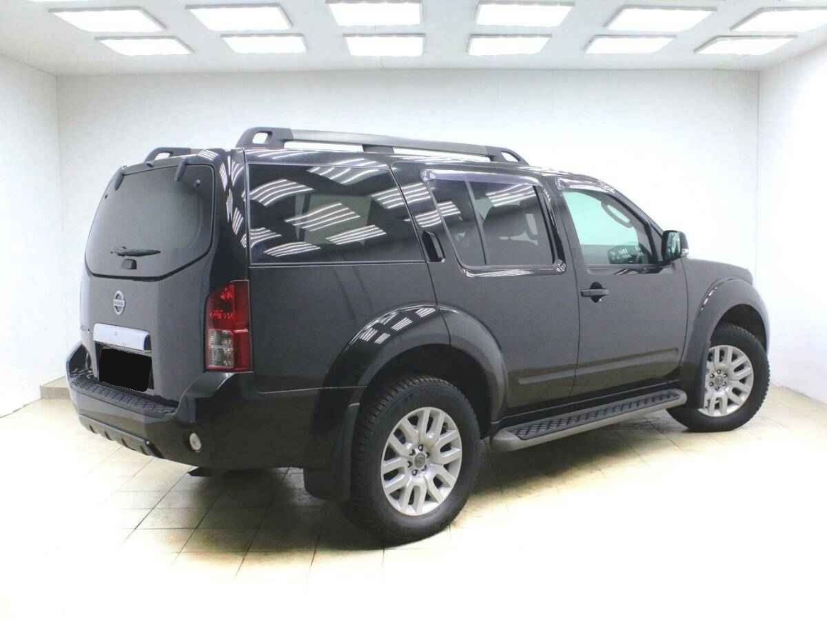 Nissan Pathfinder, III