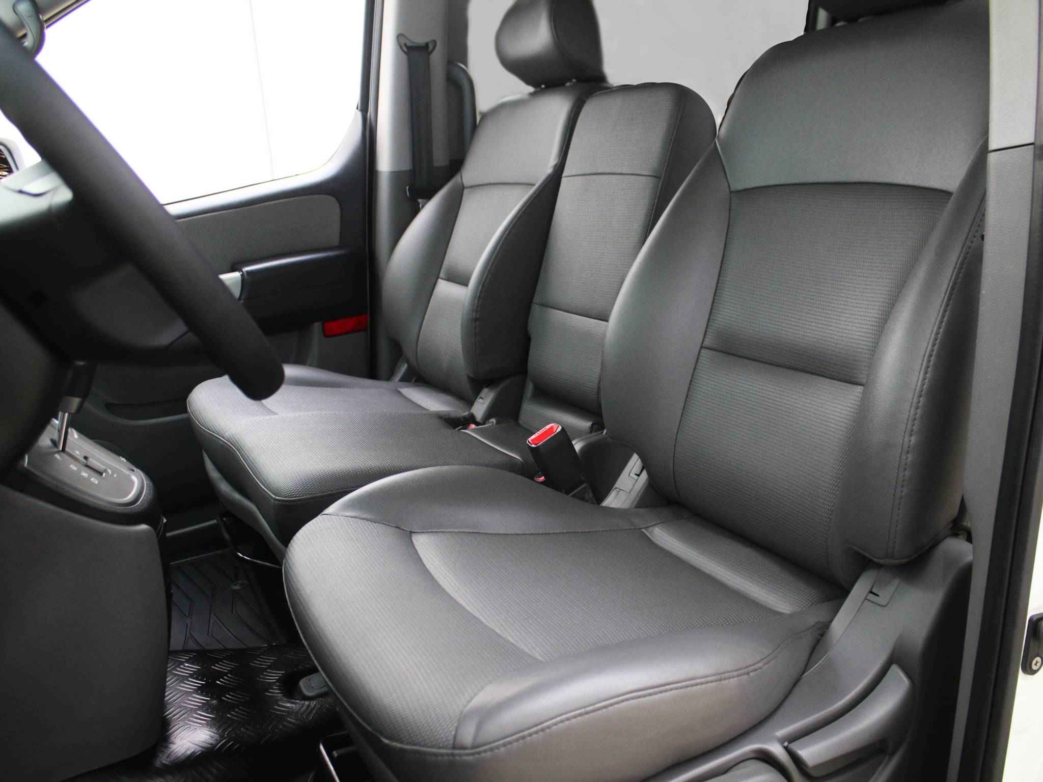 Hyundai Grand Starex, I