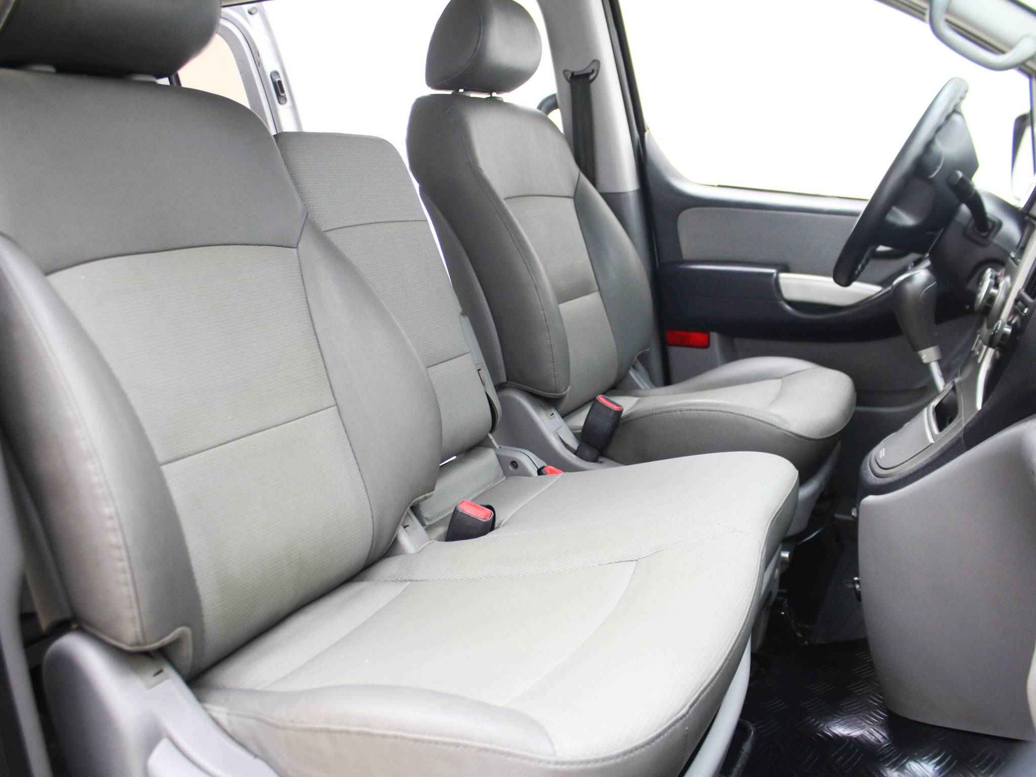 Hyundai Grand Starex, I