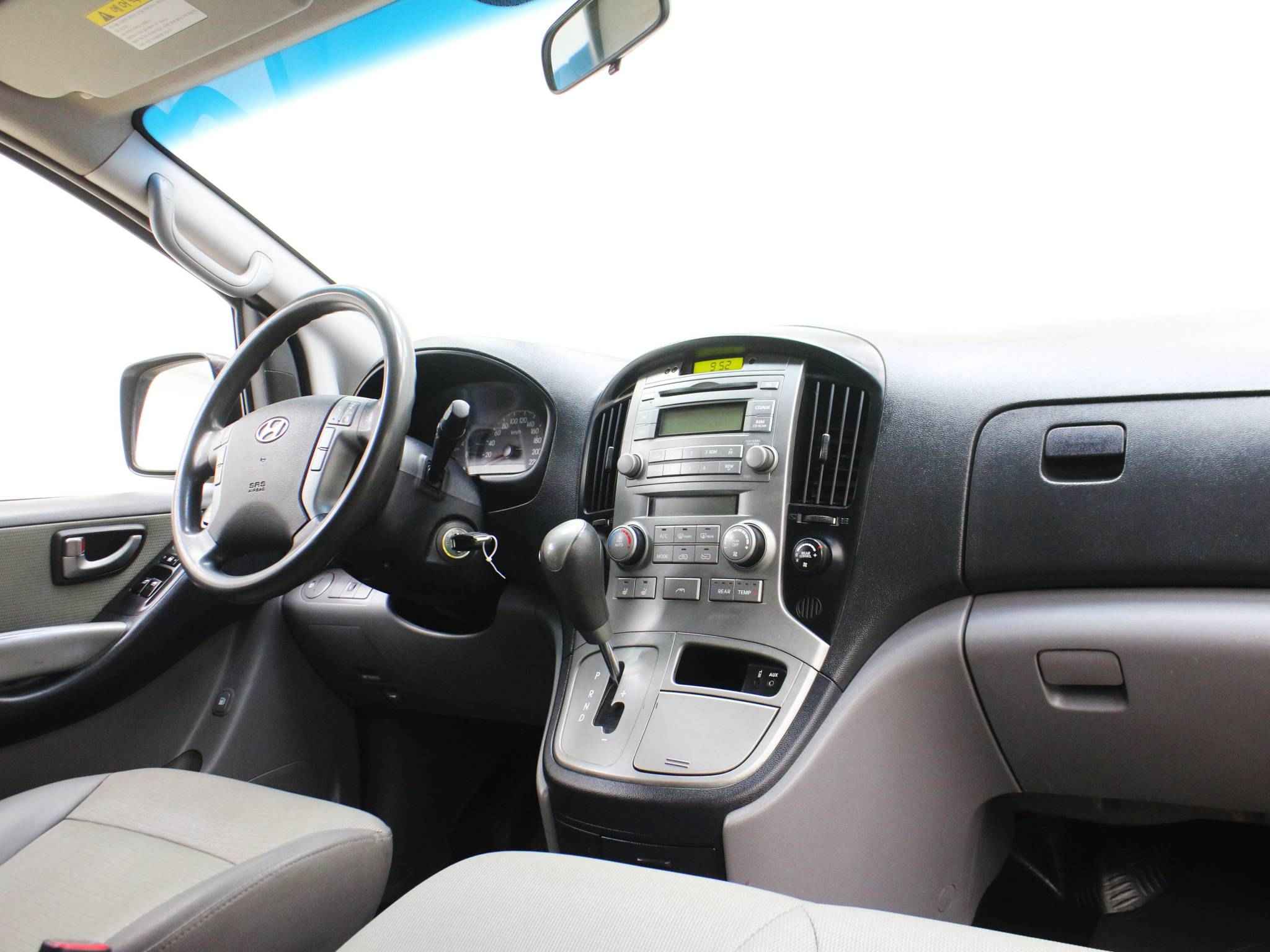 Hyundai Grand Starex, I