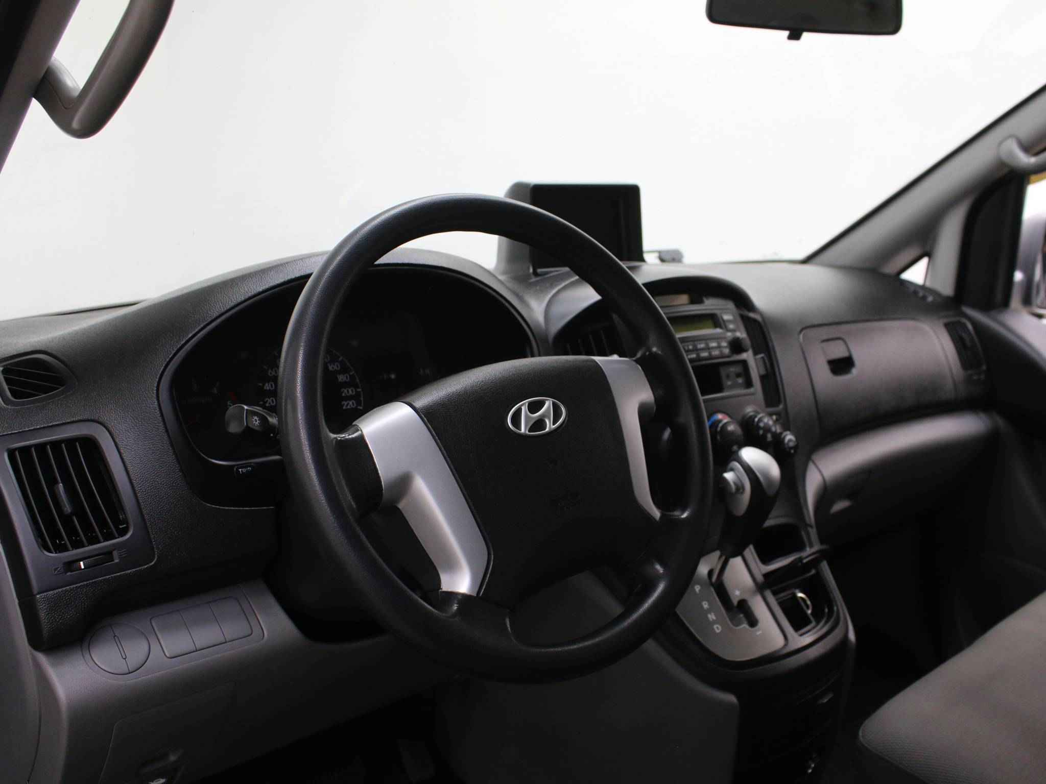 Hyundai Grand Starex, I