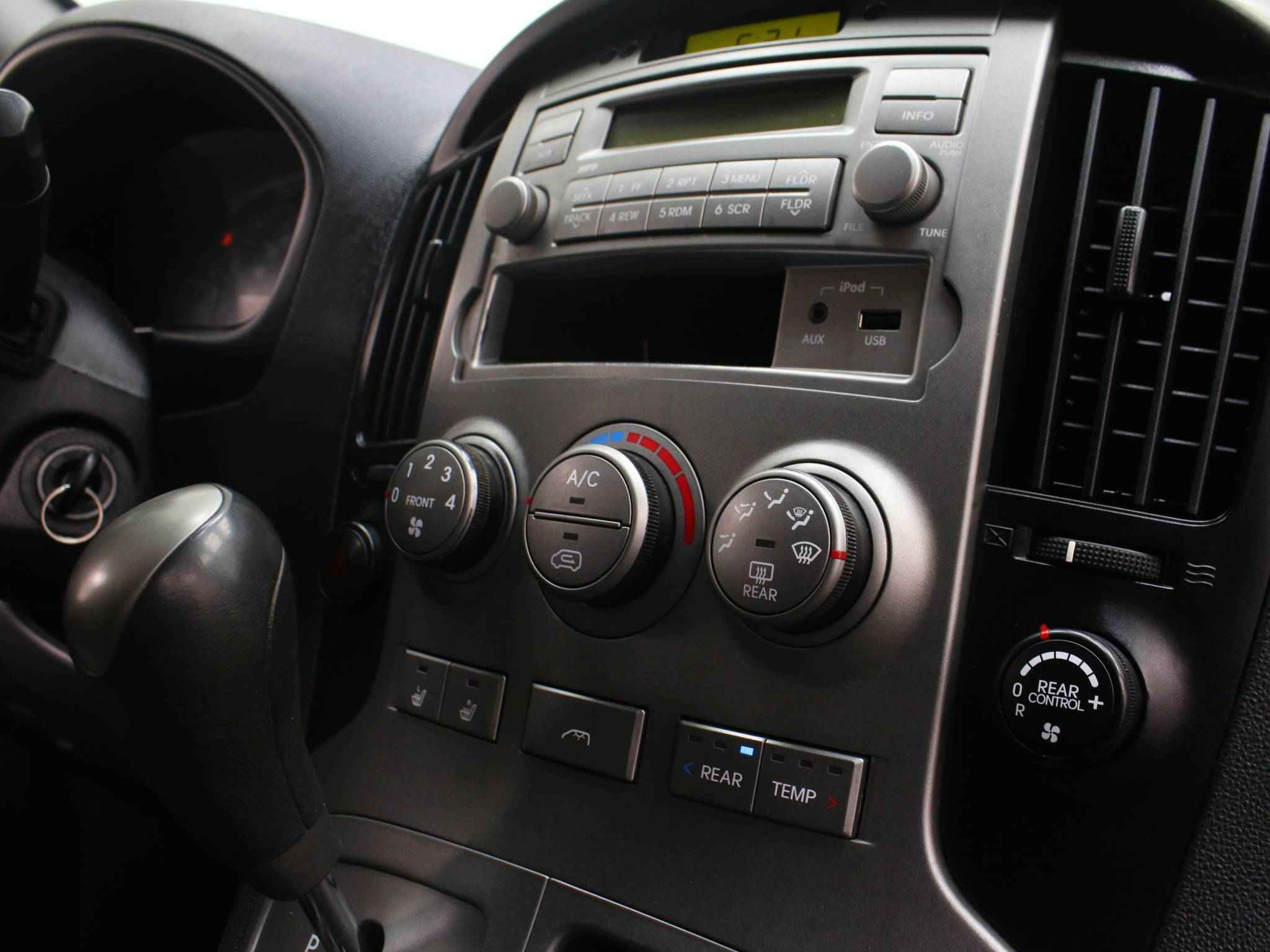 Hyundai Grand Starex, I