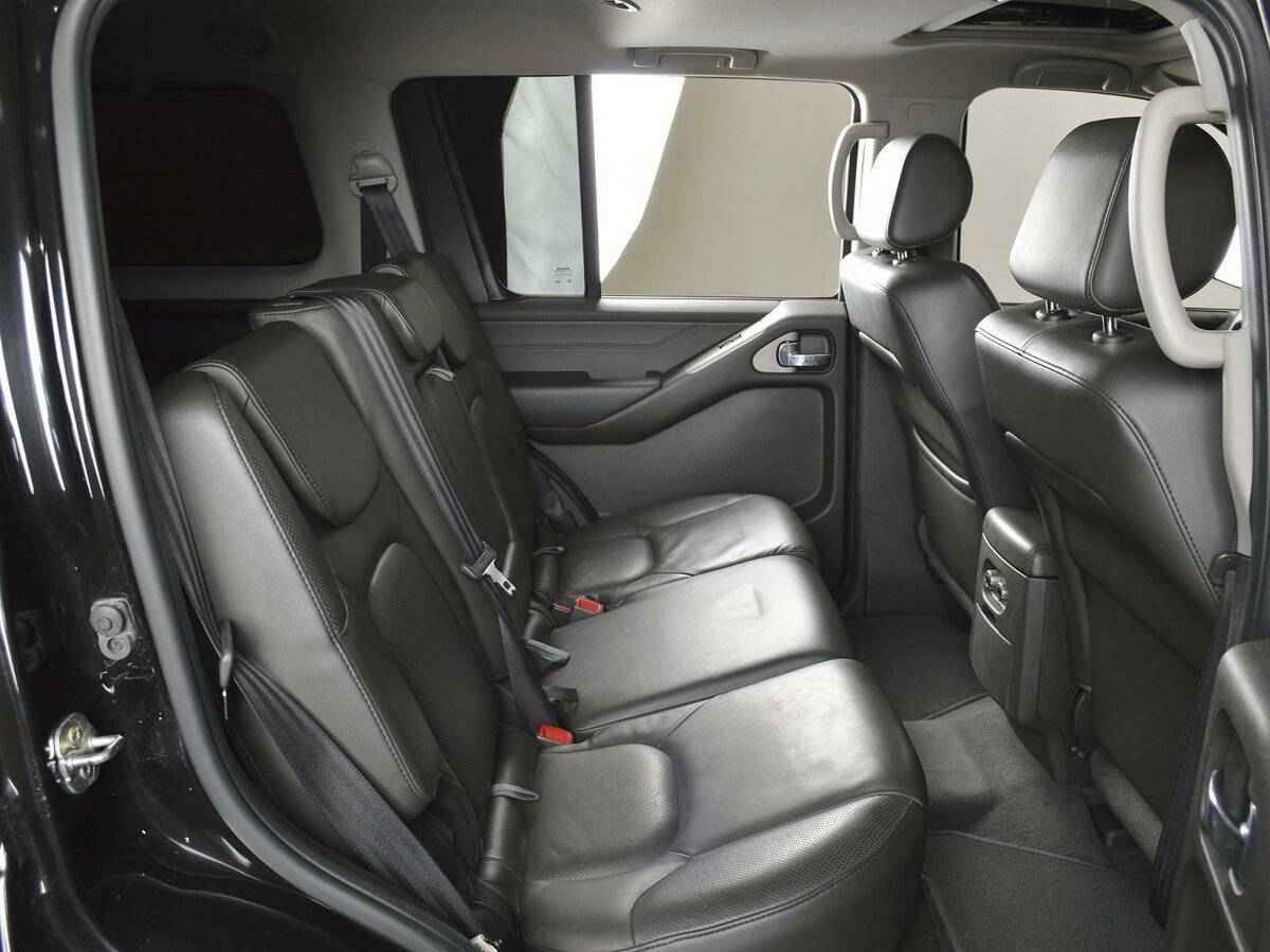 Nissan Pathfinder, III