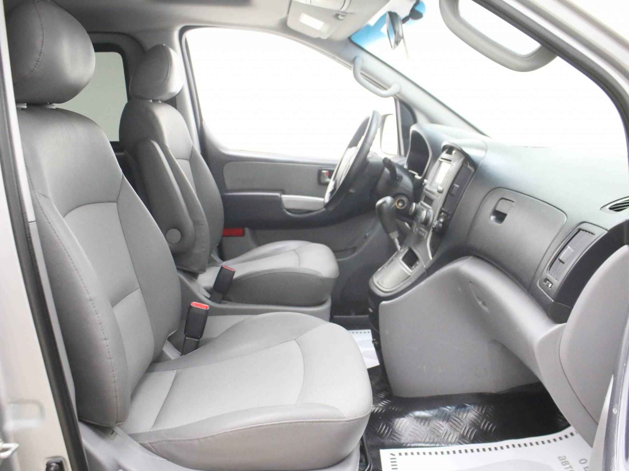 Hyundai Grand Starex, I