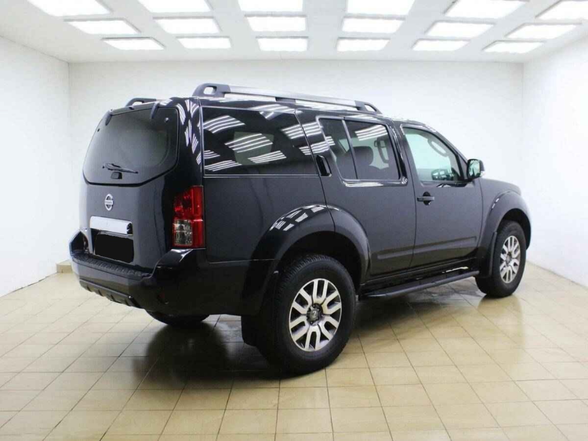 Nissan Pathfinder, III